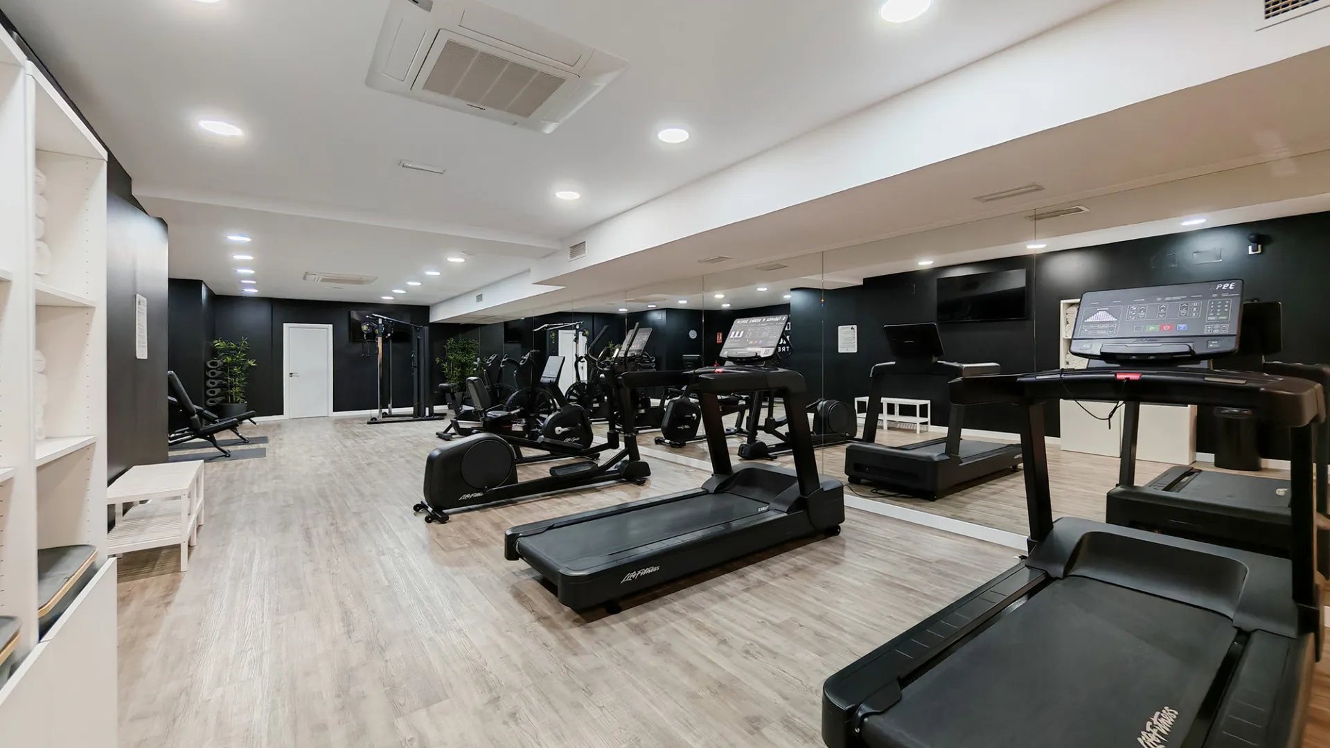 For sale penthouse in Benahavis