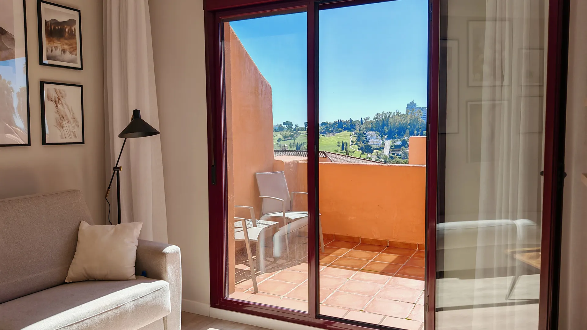 For sale penthouse in Benahavis