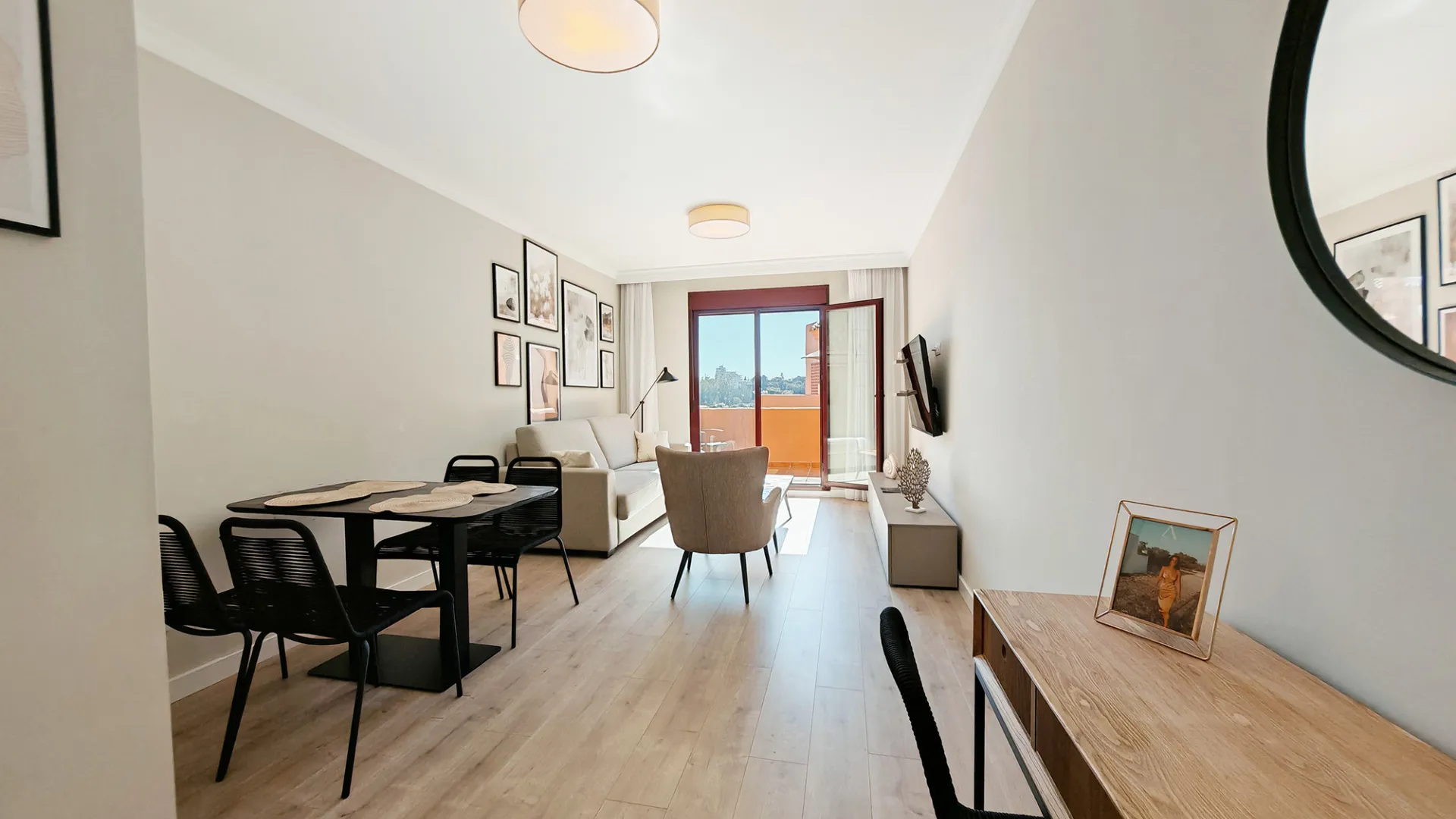 For sale penthouse in Benahavis