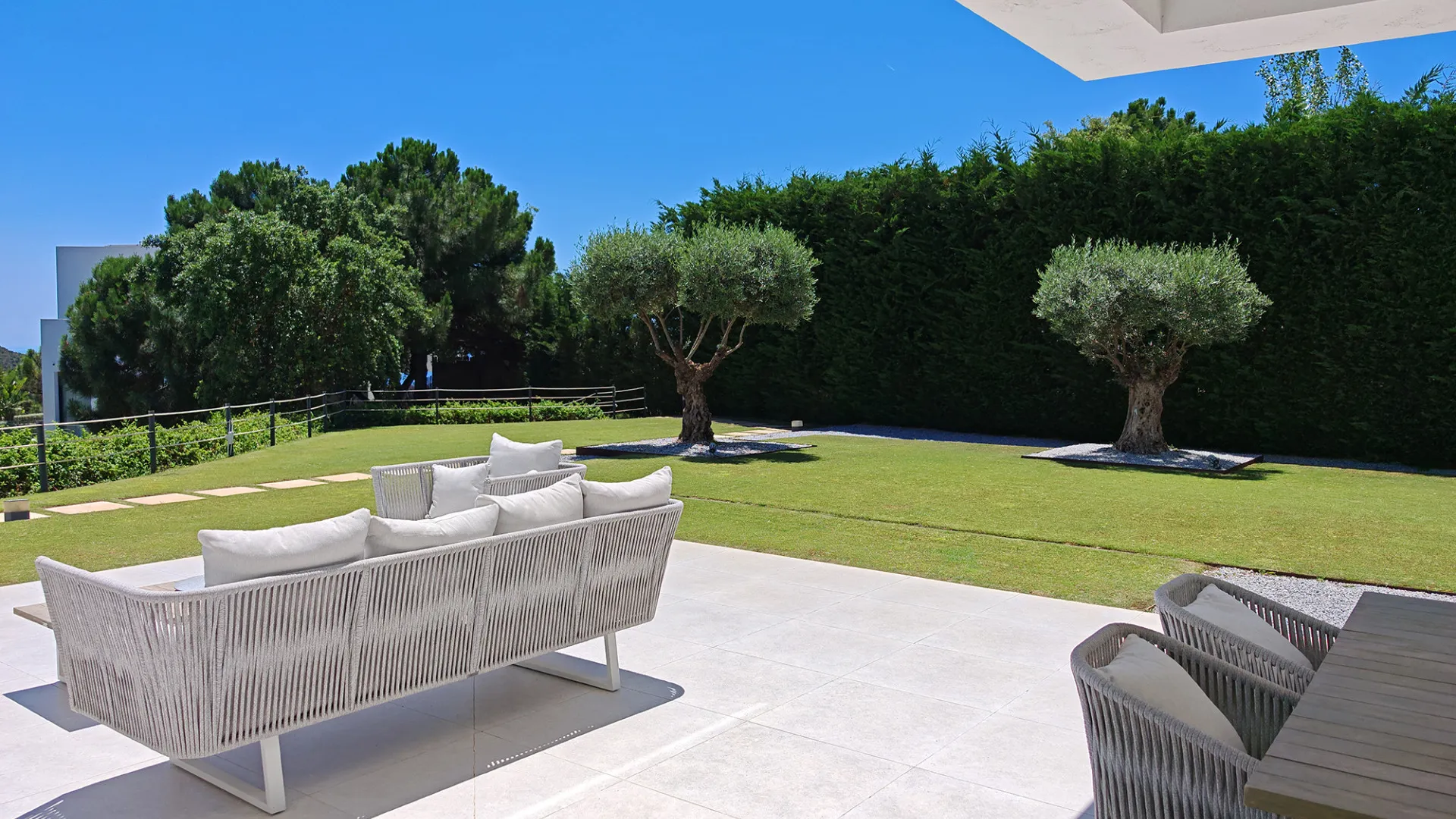 Monte Mayor villa for sale