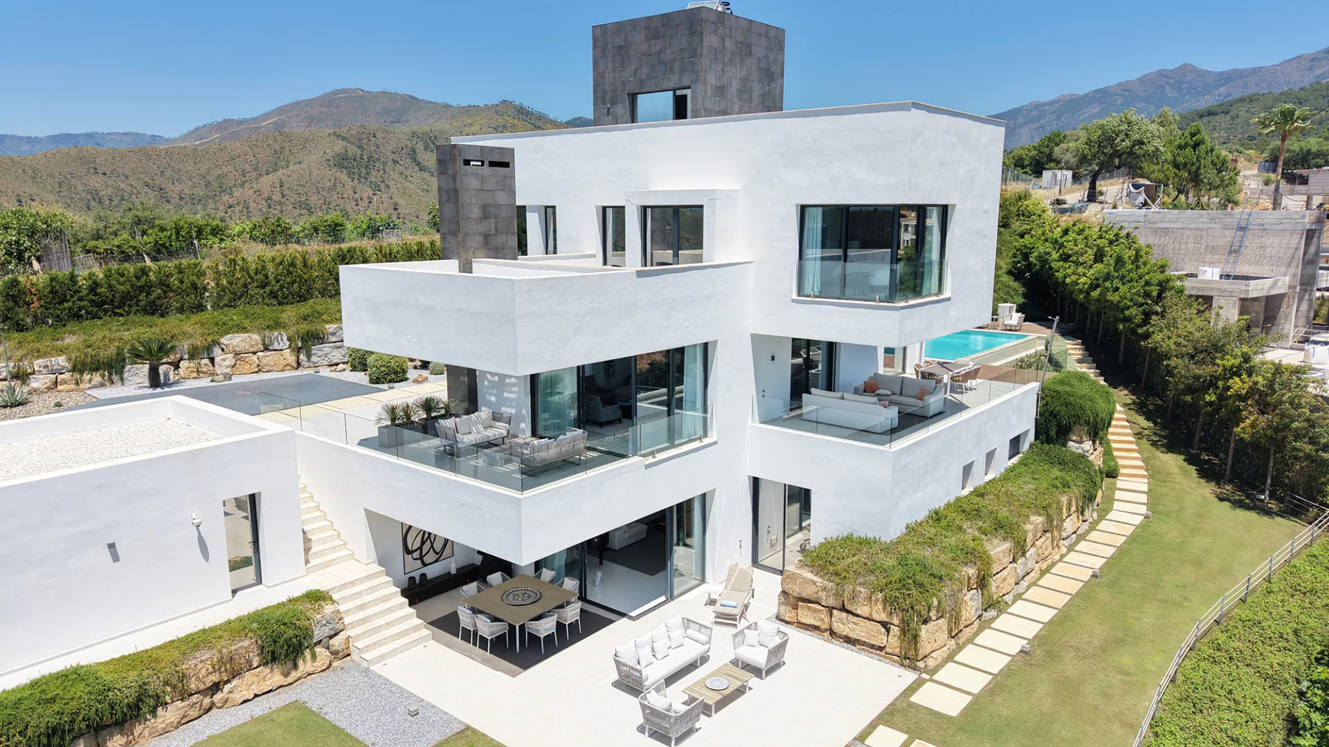 Monte Mayor villa for sale