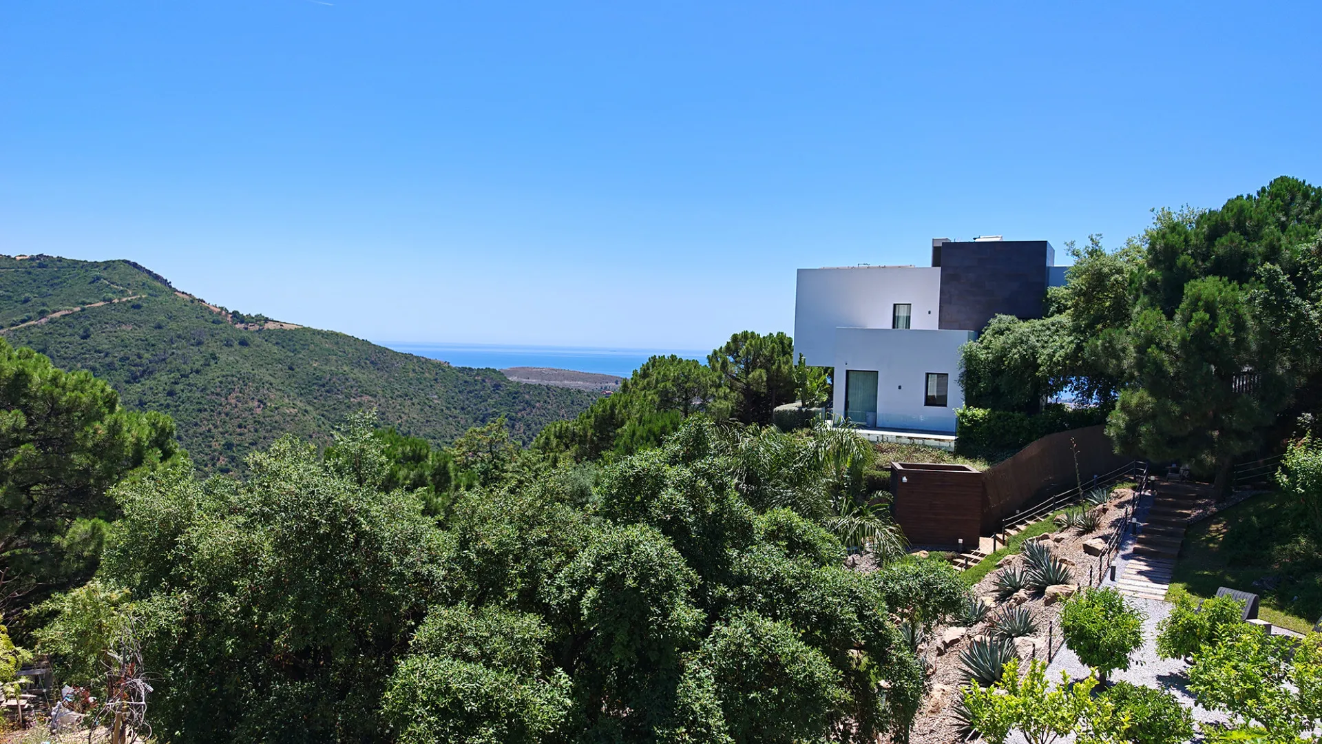 Monte Mayor villa for sale