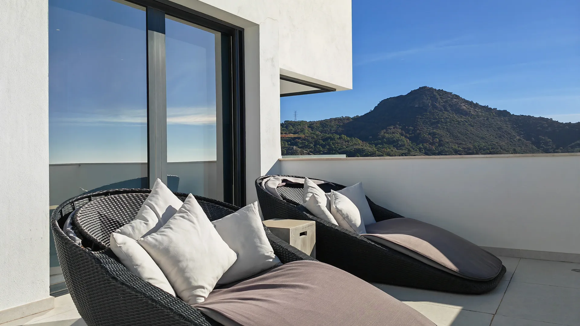 Monte Mayor villa for sale
