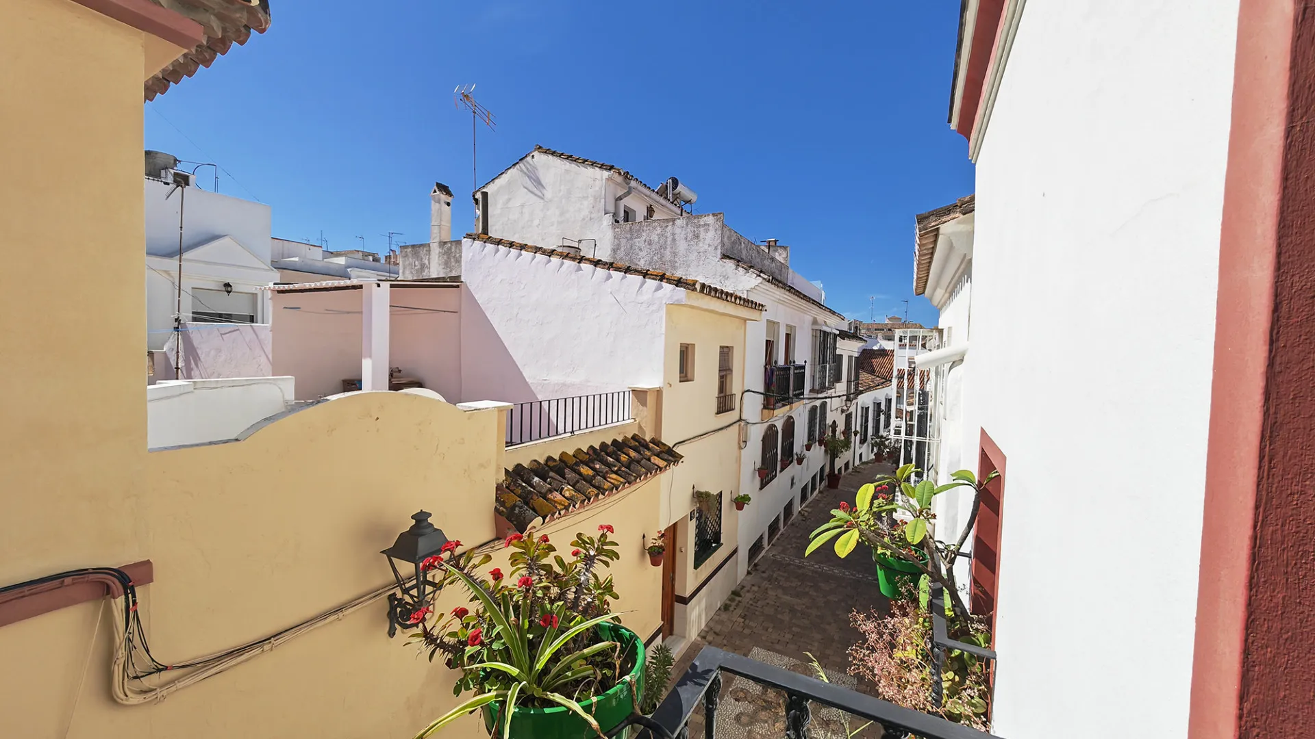 Se vende adosado en Estepona con 5 dormitorios