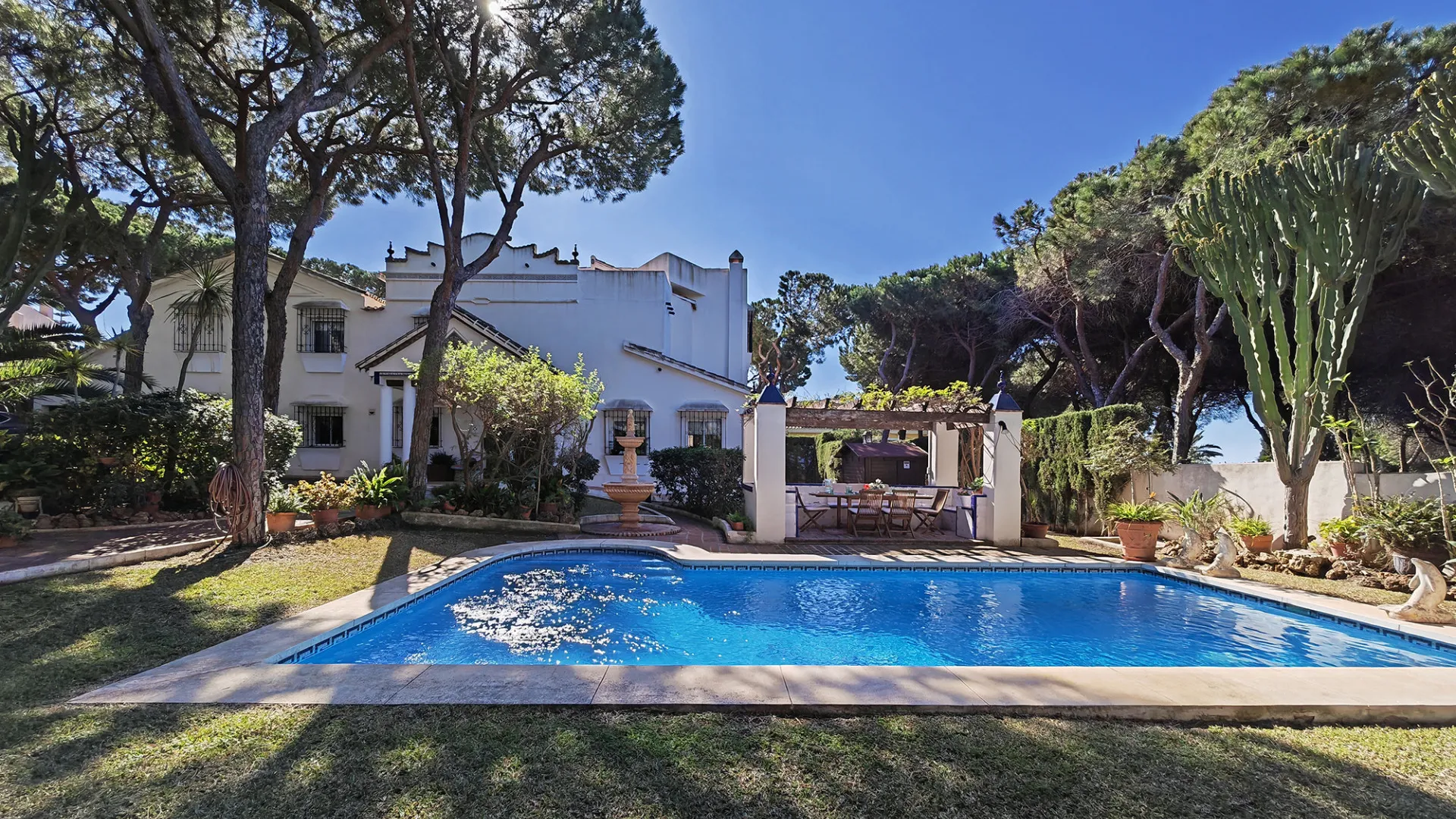 For sale villa in Marbesa