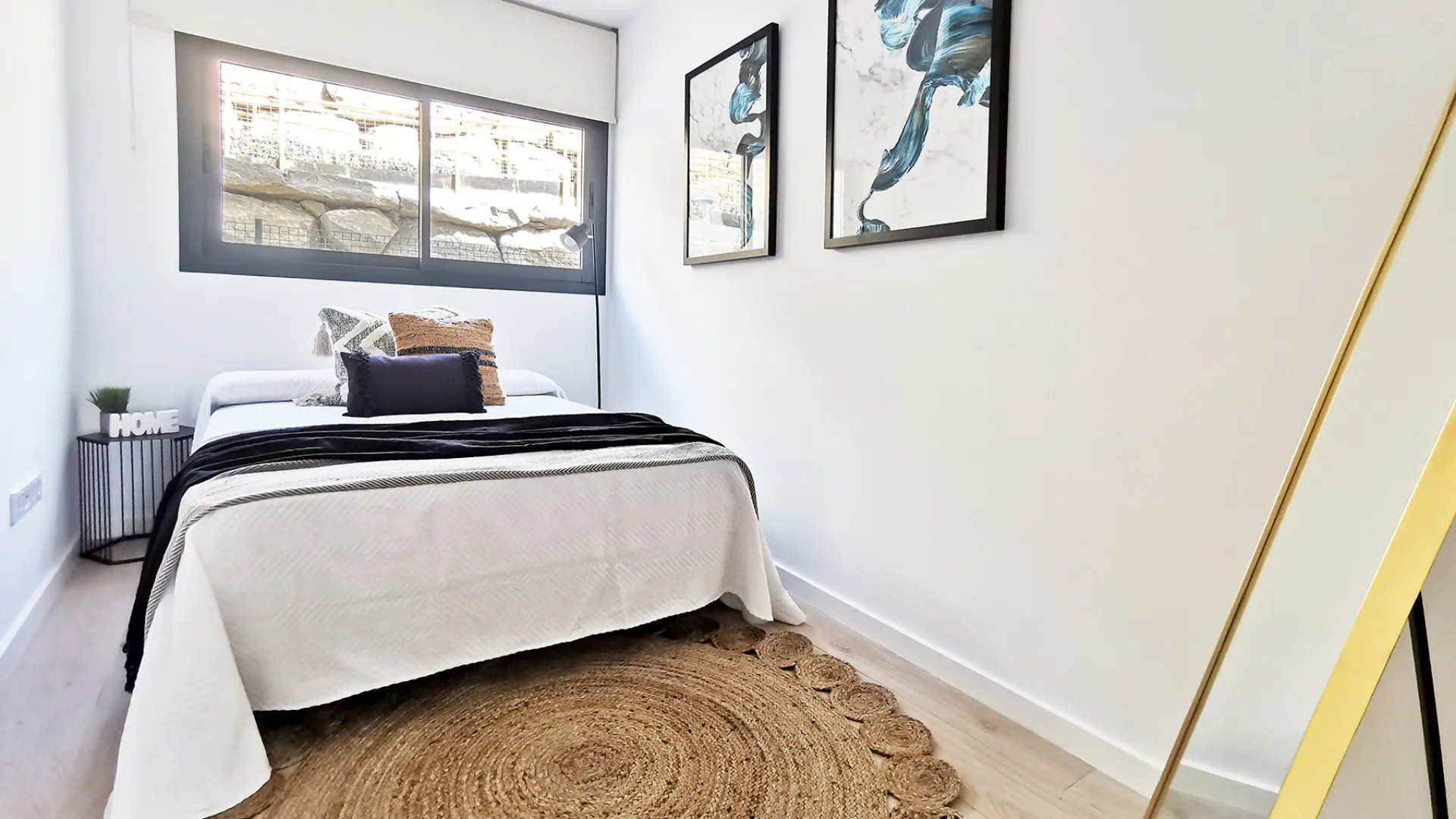 Buy apartment in Estepona