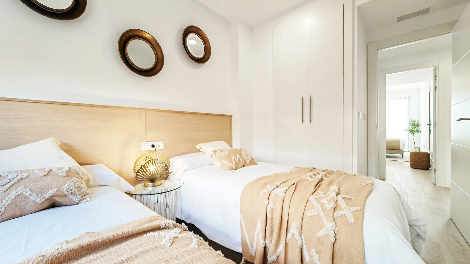 Ground floor apartment with 3 bedrooms for sale in Estepona