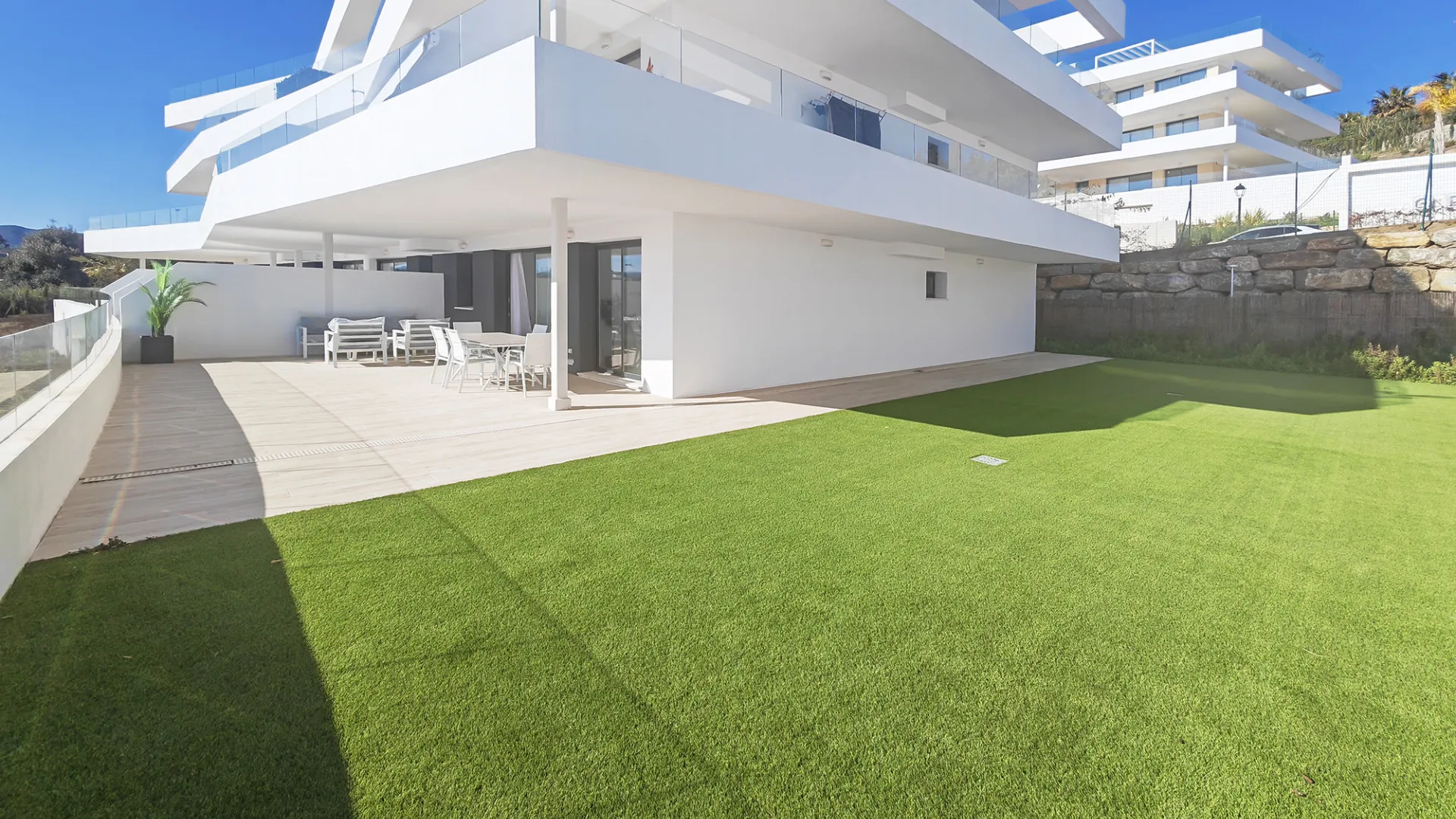 Ground floor apartment with 3 bedrooms for sale in Estepona