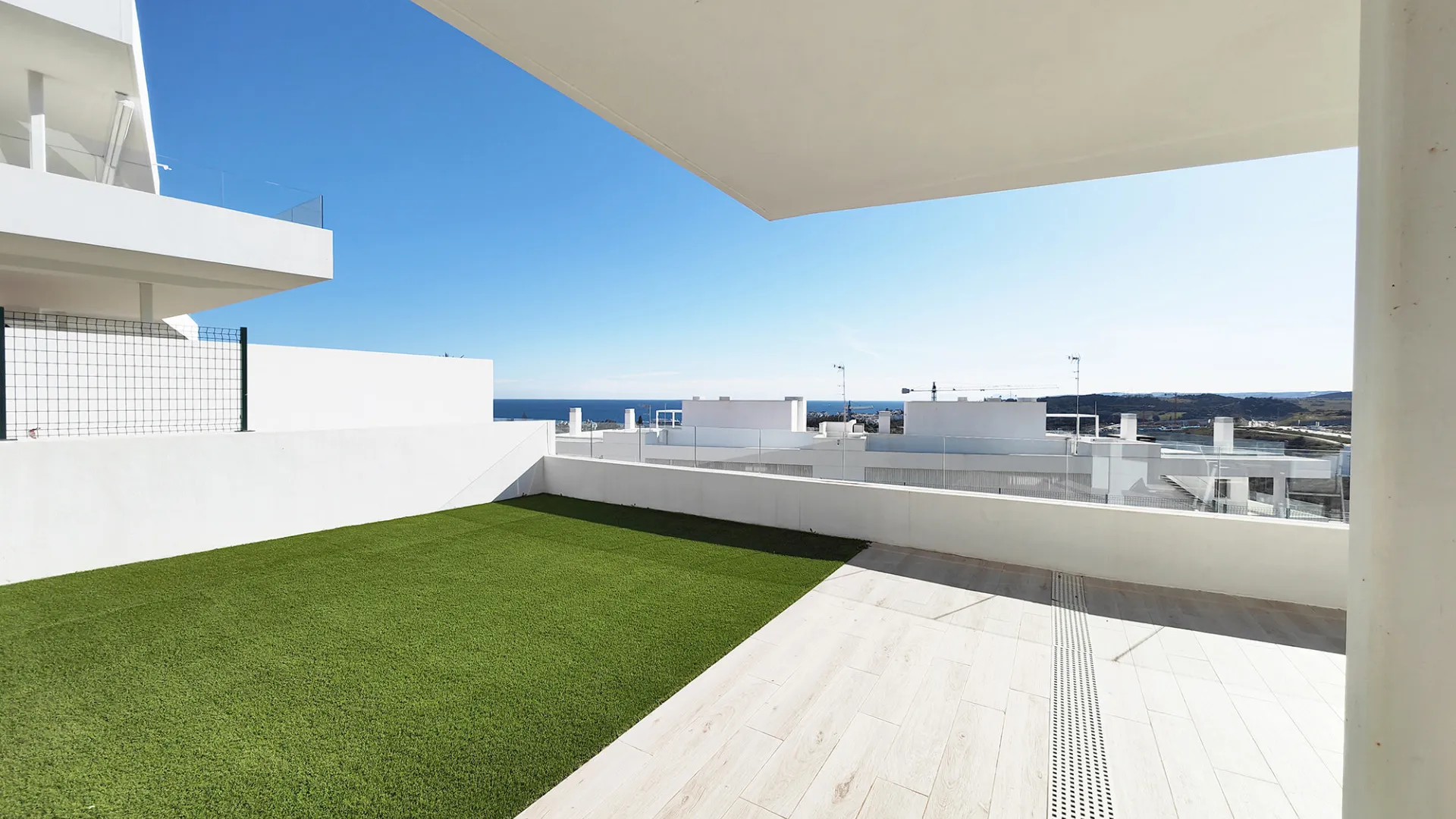 Ground floor apartment with 3 bedrooms for sale in Estepona
