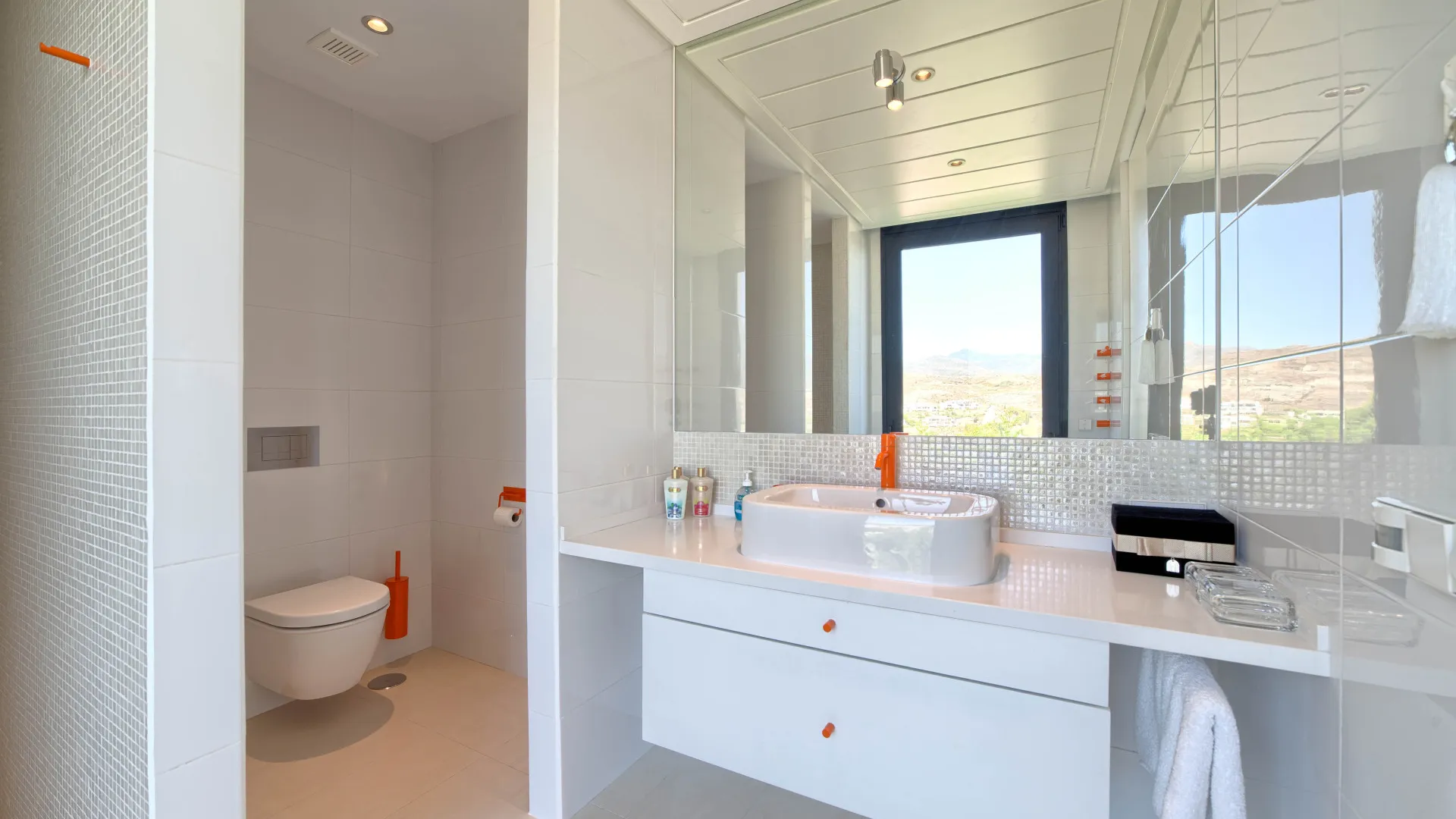 5 bedrooms villa for sale in Los Flamingos Golf