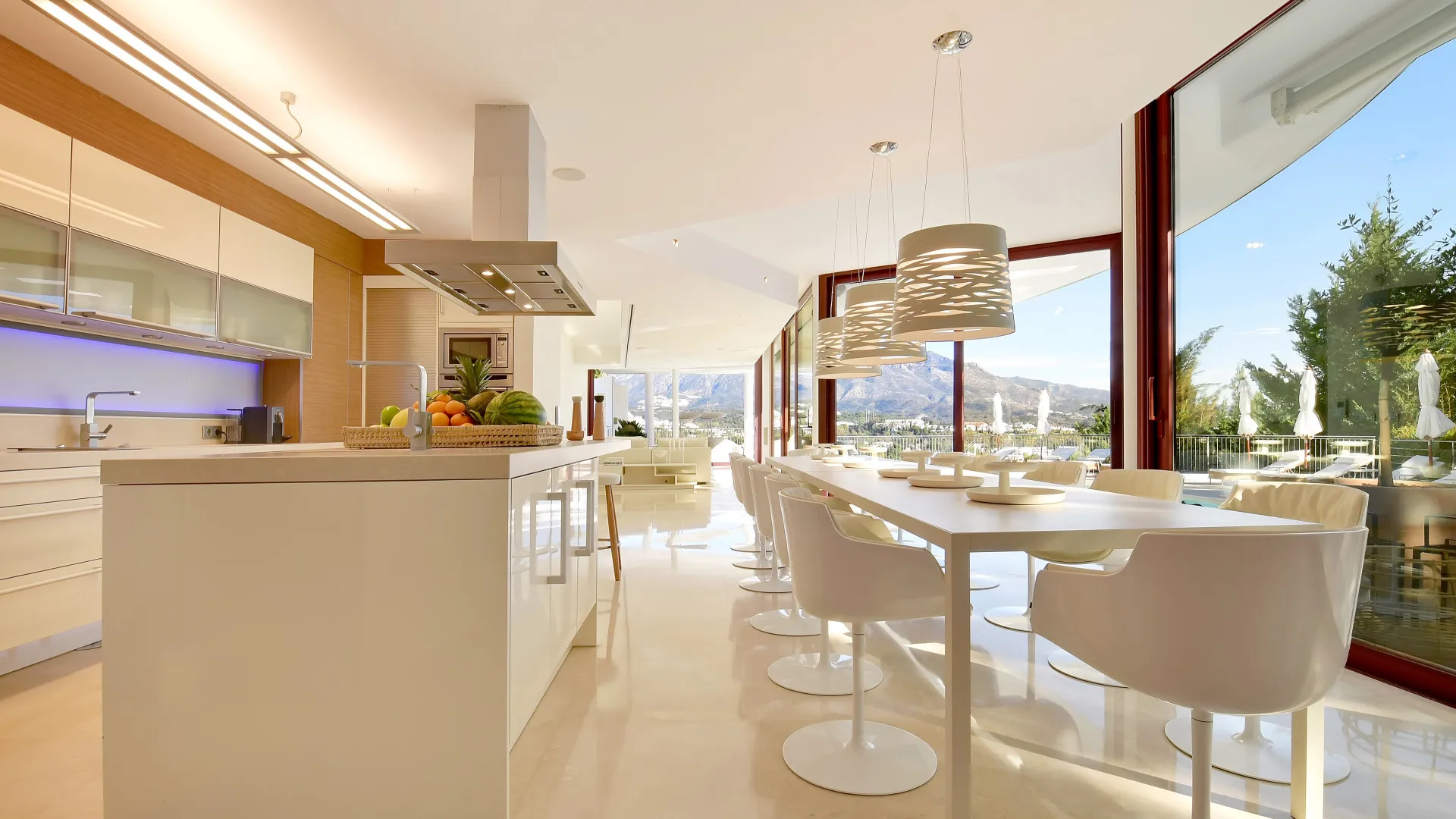Se vende villa en Nueva Andalucia con 7 dormitorios