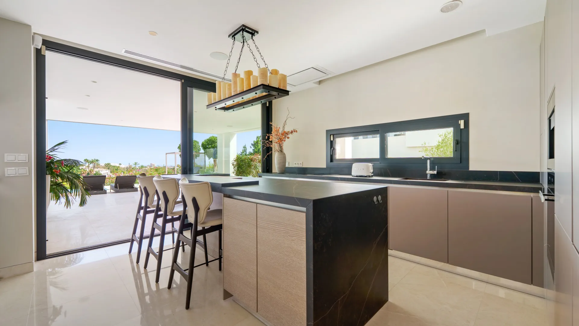 Villa a la venta en Nueva Andalucia de 5 dormitorios