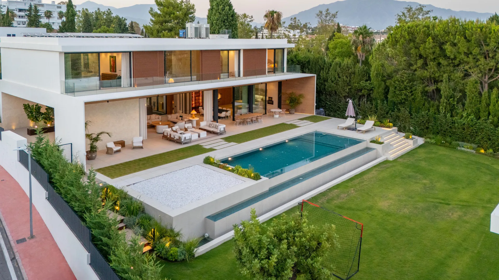 Villa for sale in Guadalmina Alta
