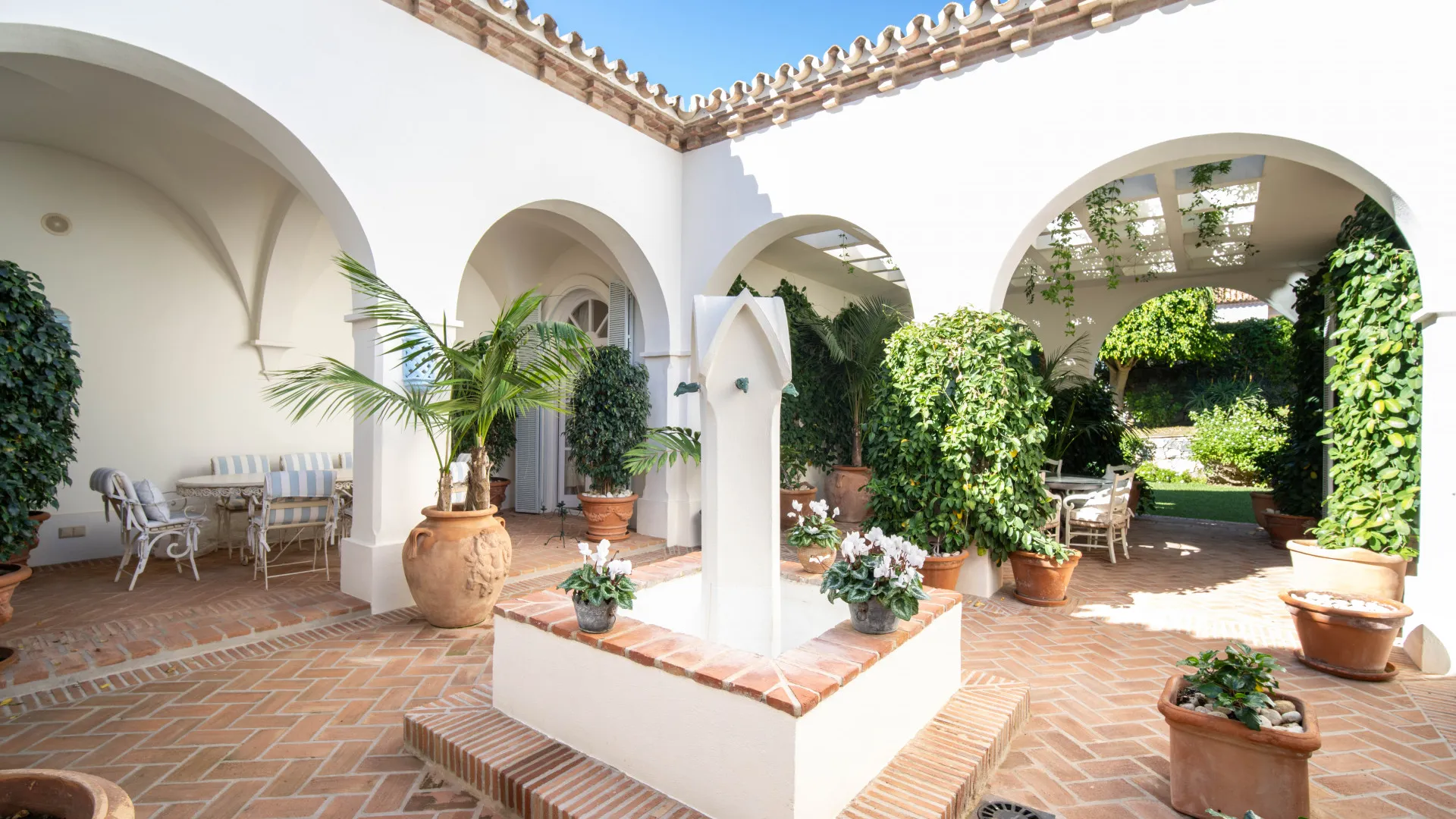 5 bedrooms Altos Reales villa for sale