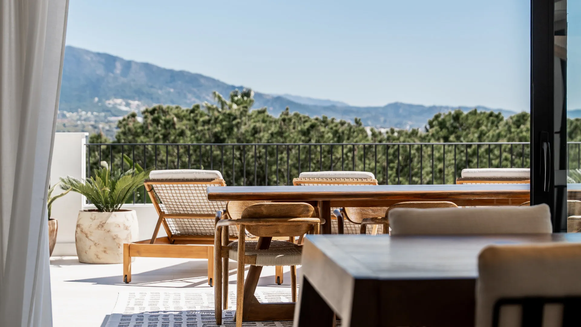 For sale villa with 6 bedrooms in Nueva Andalucia