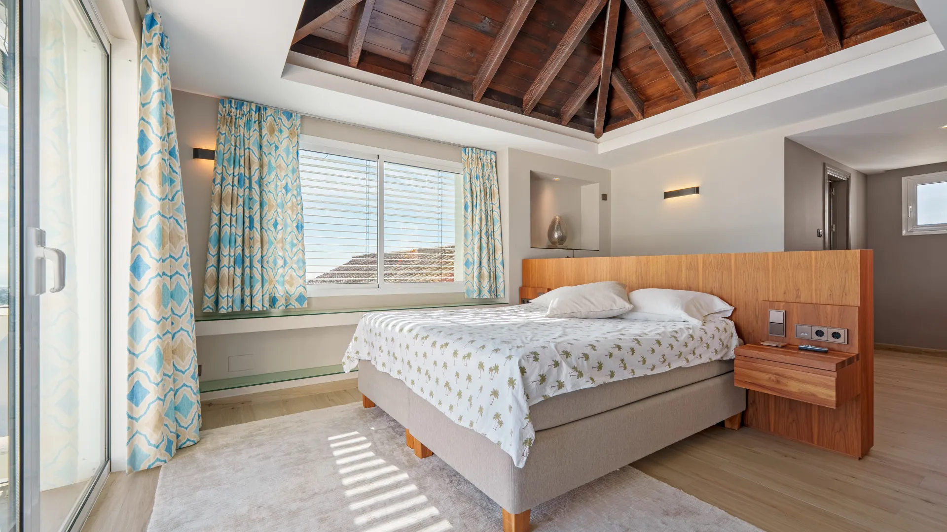 For sale 9 bedrooms villa in Puerto del Almendro