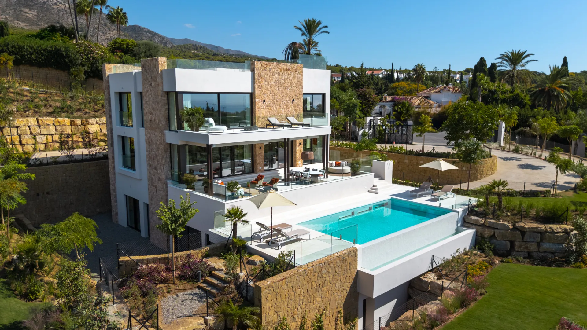 For sale 5 bedrooms villa in Marbella Hill Club