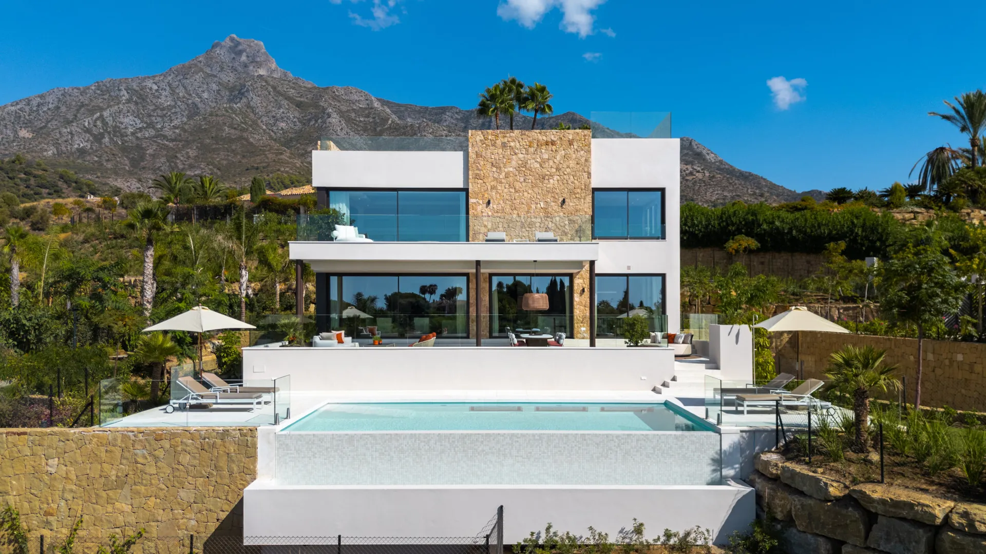 For sale 5 bedrooms villa in Marbella Hill Club