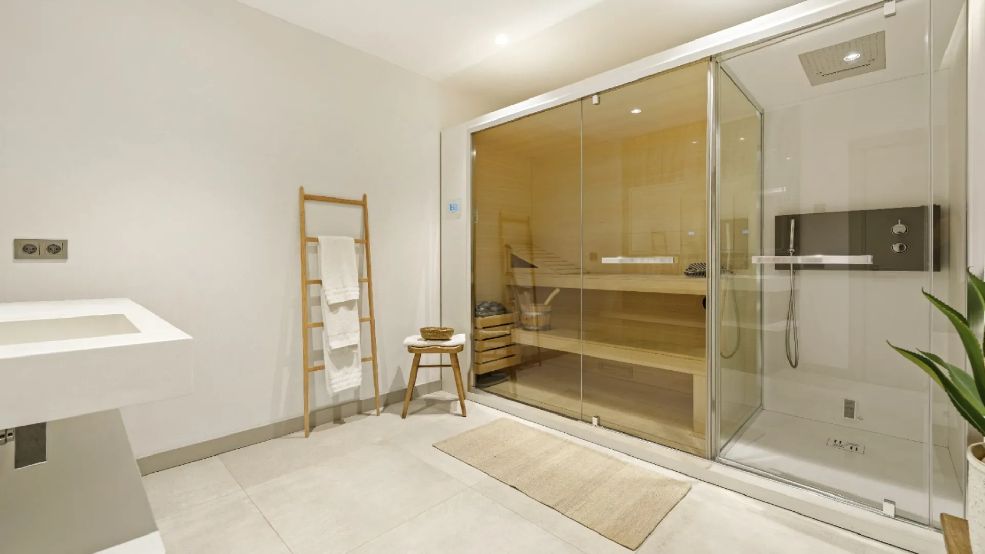 For sale villa with 5 bedrooms in Nueva Andalucia