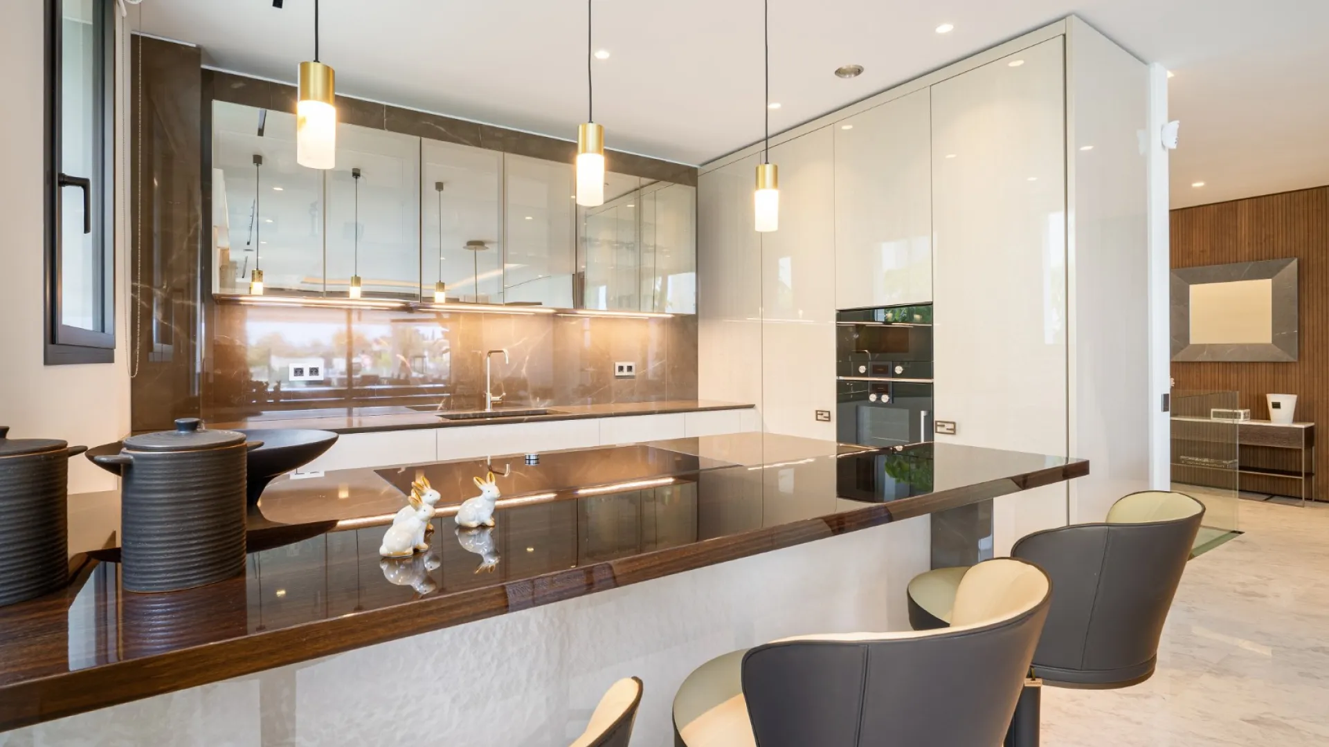 Ground floor duplex for sale in Marbella Golden Mile with 5 bedrooms