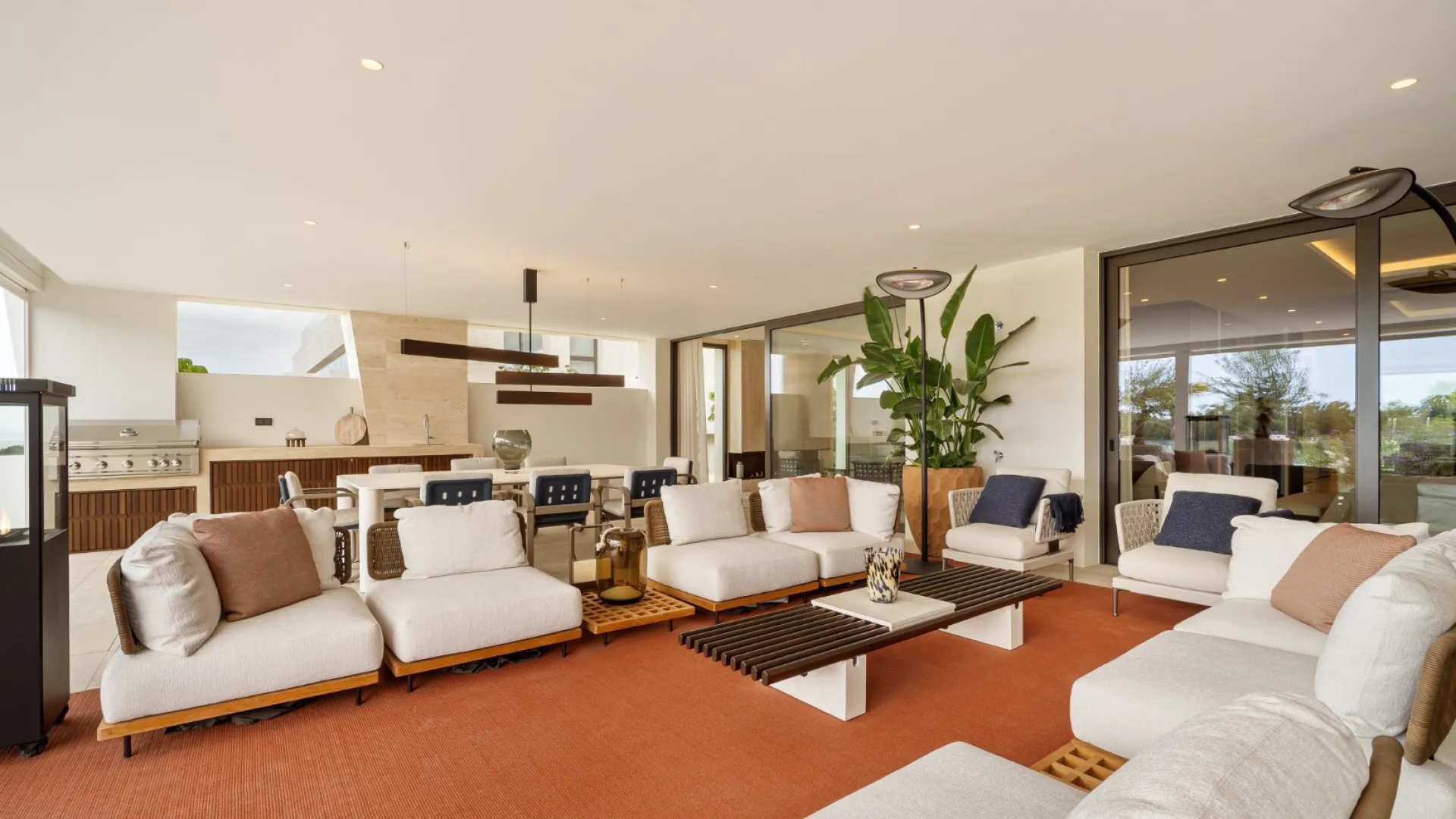 Ground floor duplex for sale in Marbella Golden Mile with 5 bedrooms