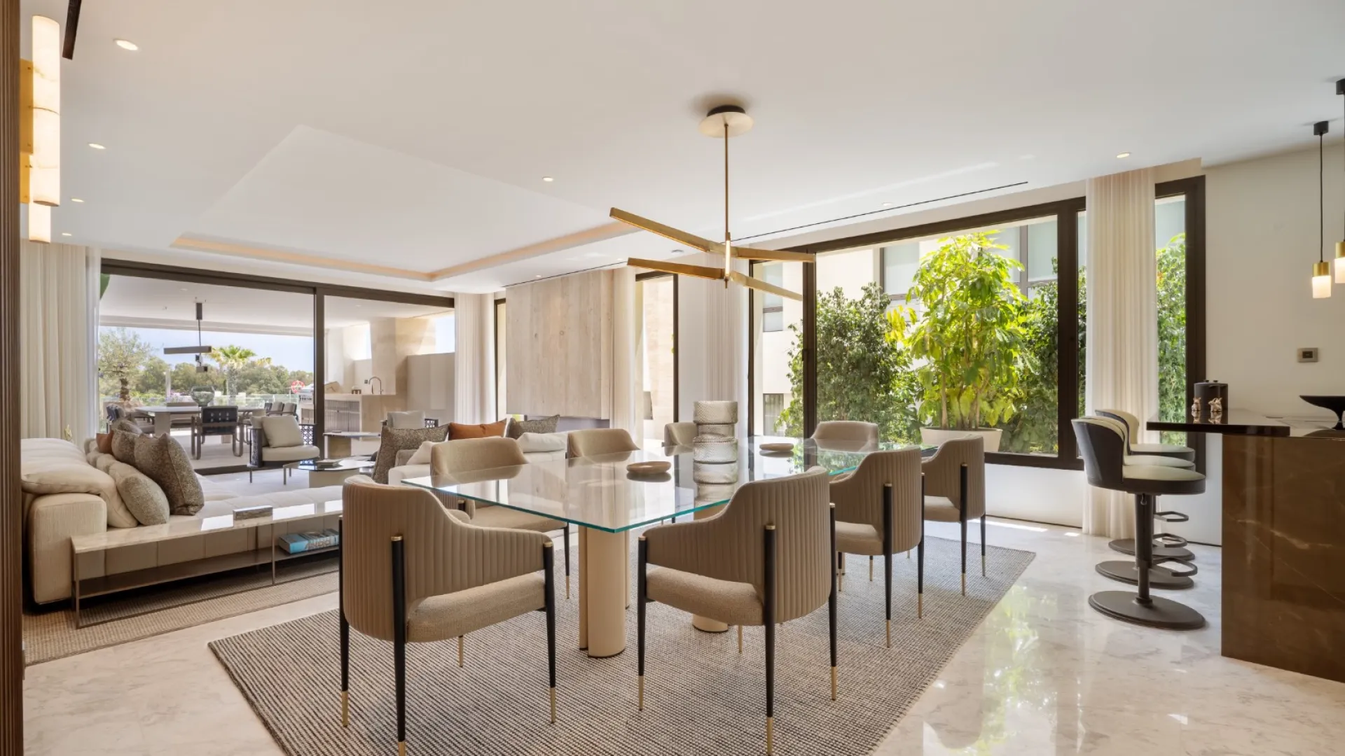 Ground floor duplex for sale in Marbella Golden Mile with 5 bedrooms