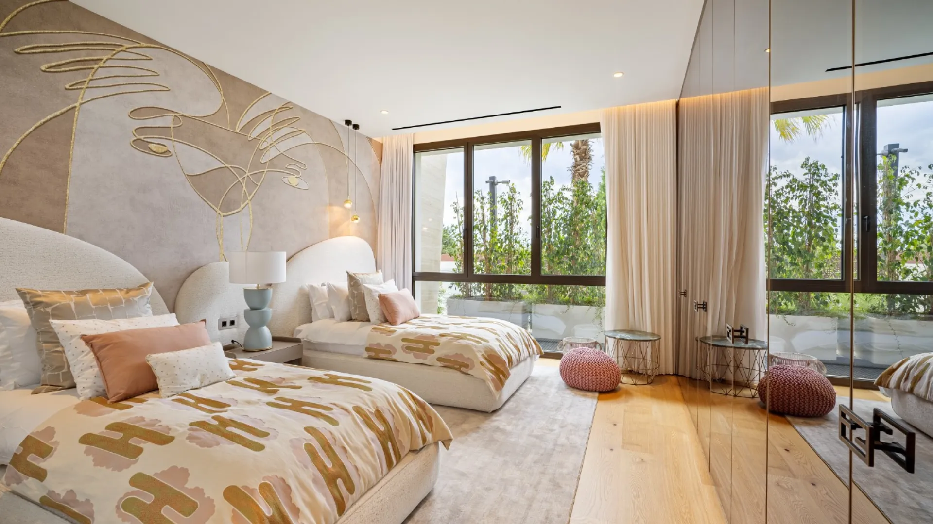 Ground floor duplex for sale in Marbella Golden Mile with 5 bedrooms