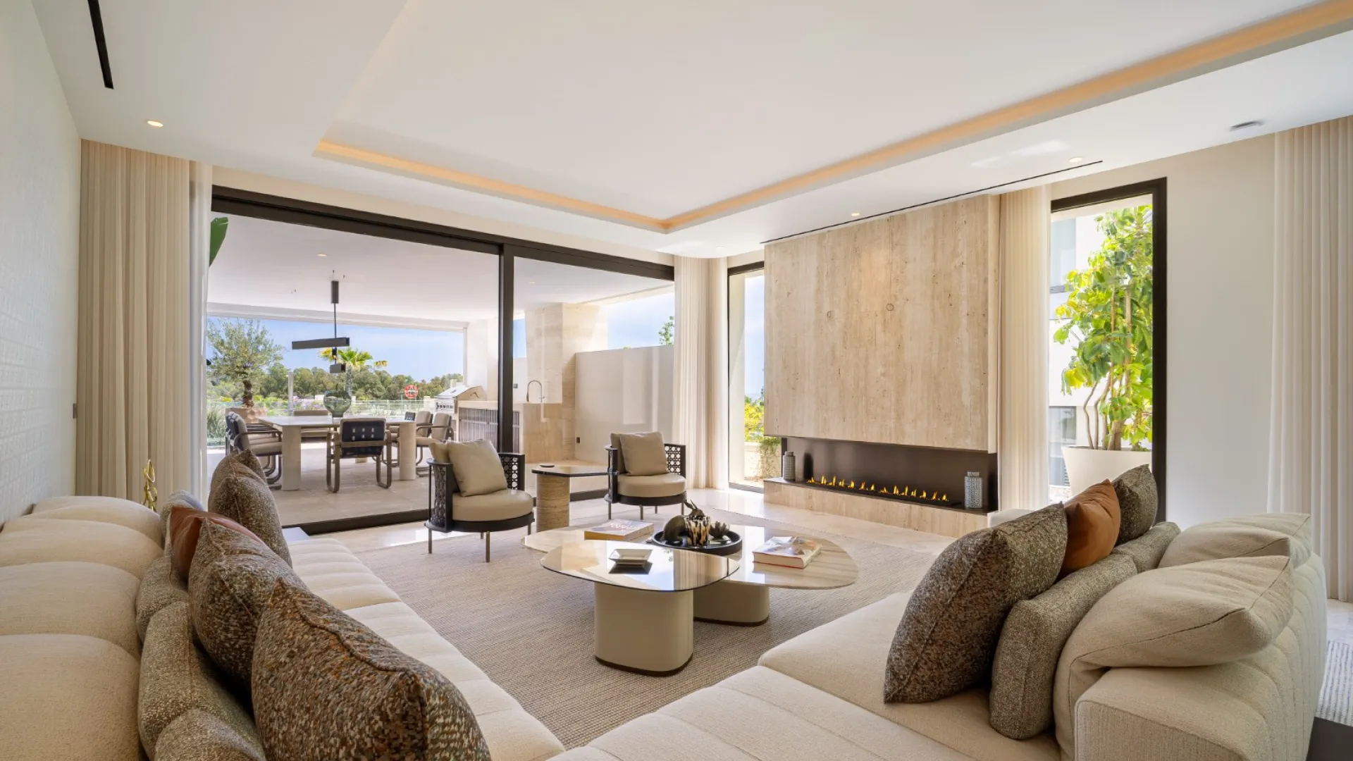 Ground floor duplex for sale in Marbella Golden Mile with 5 bedrooms
