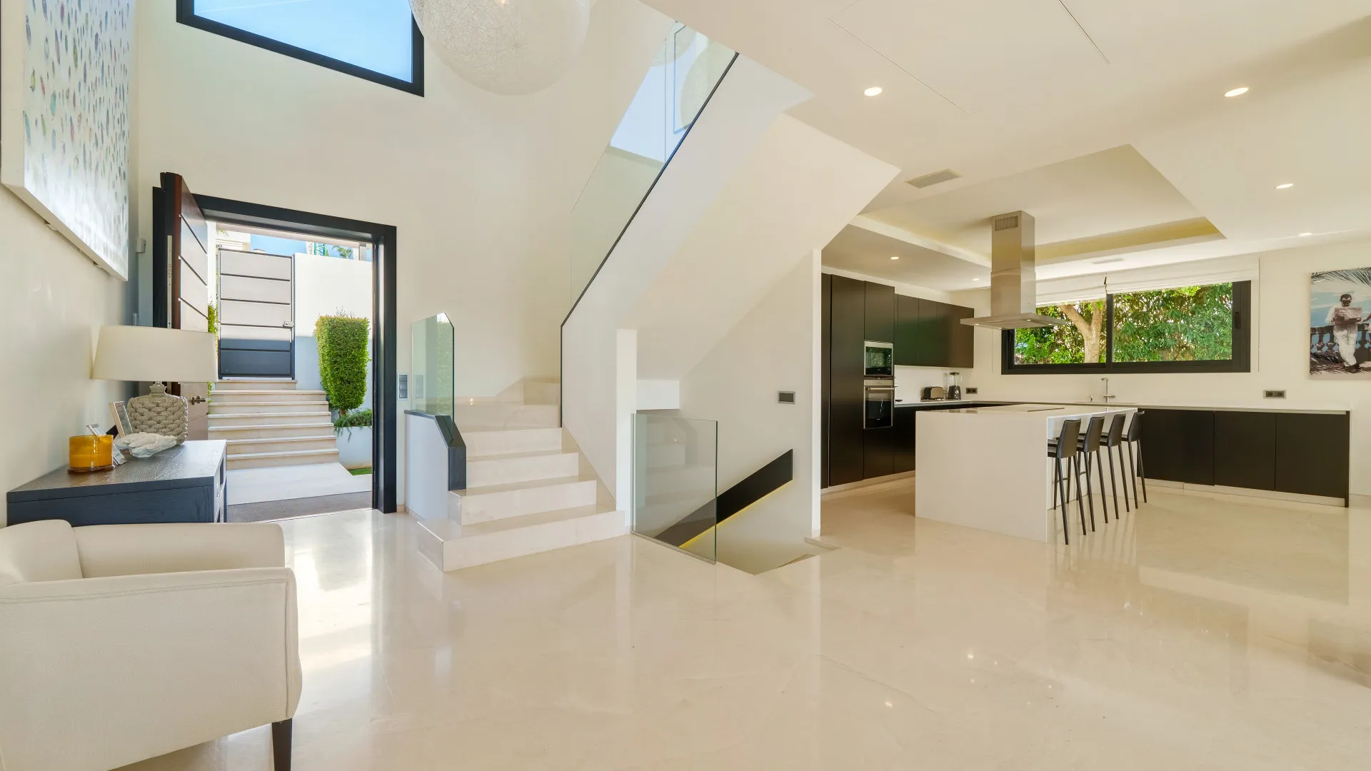 Se vende villa en Nueva Andalucia de 6 dormitorios