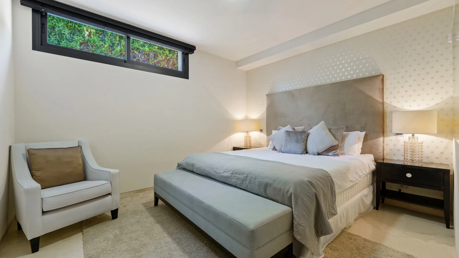 Se vende villa en Nueva Andalucia de 6 dormitorios