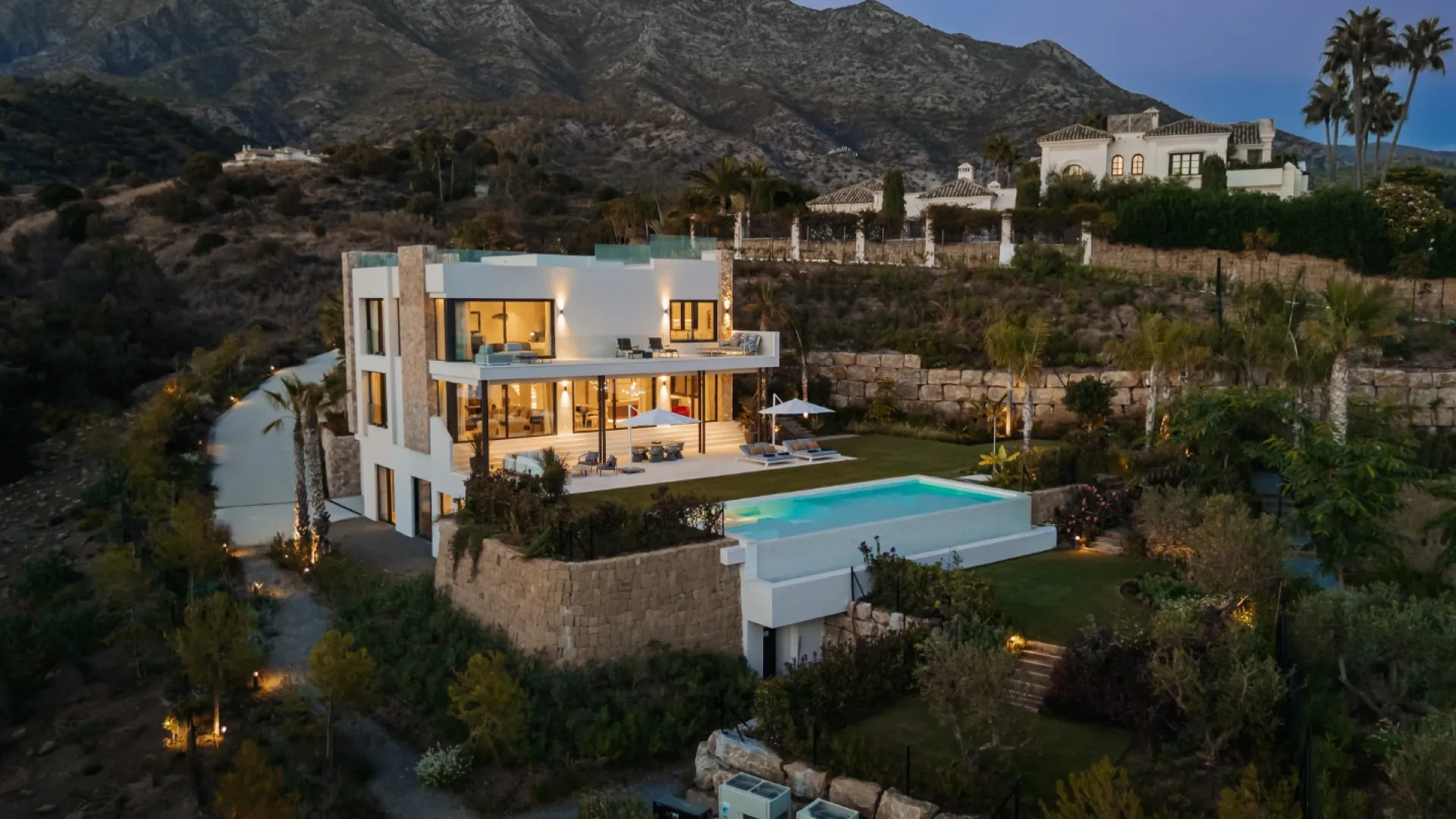 For sale 5 bedrooms villa in Marbella Hill Club