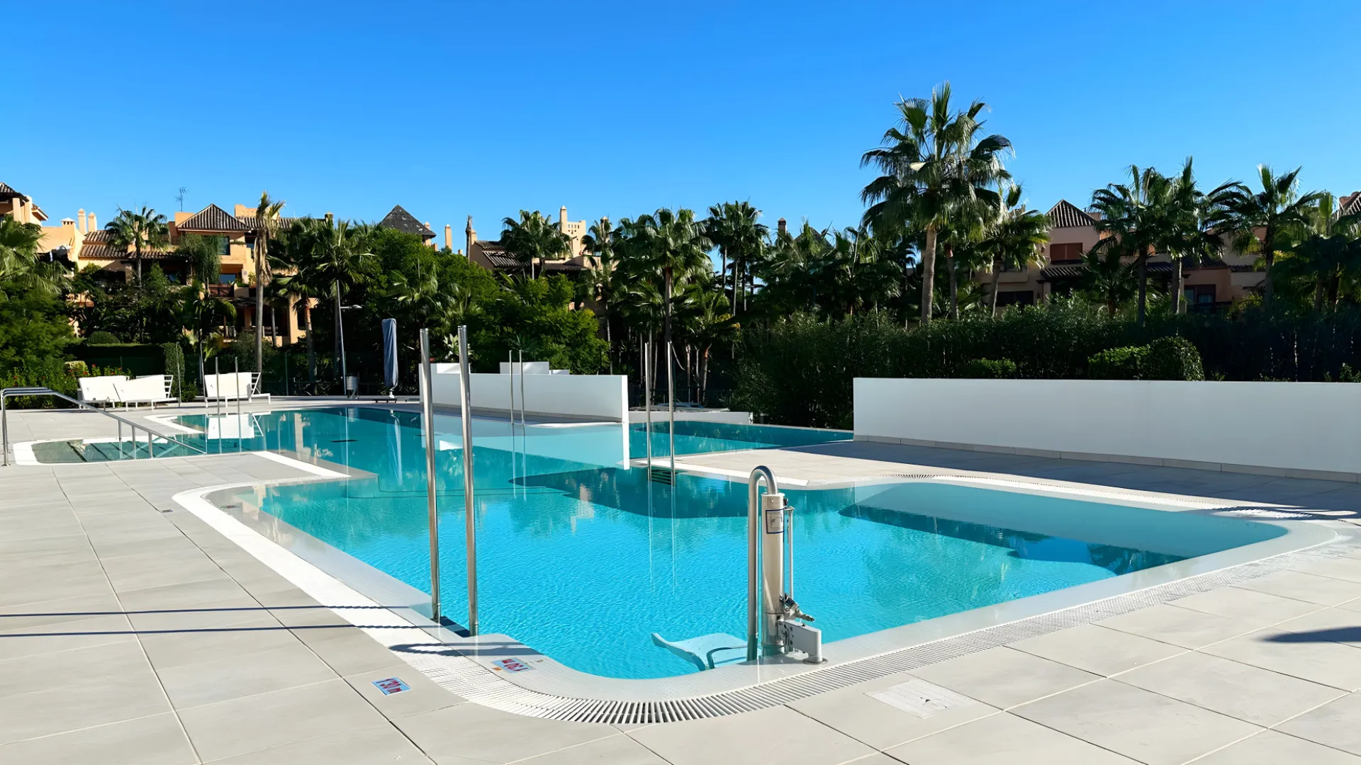 For sale apartment with 3 bedrooms in El Campanario Hills