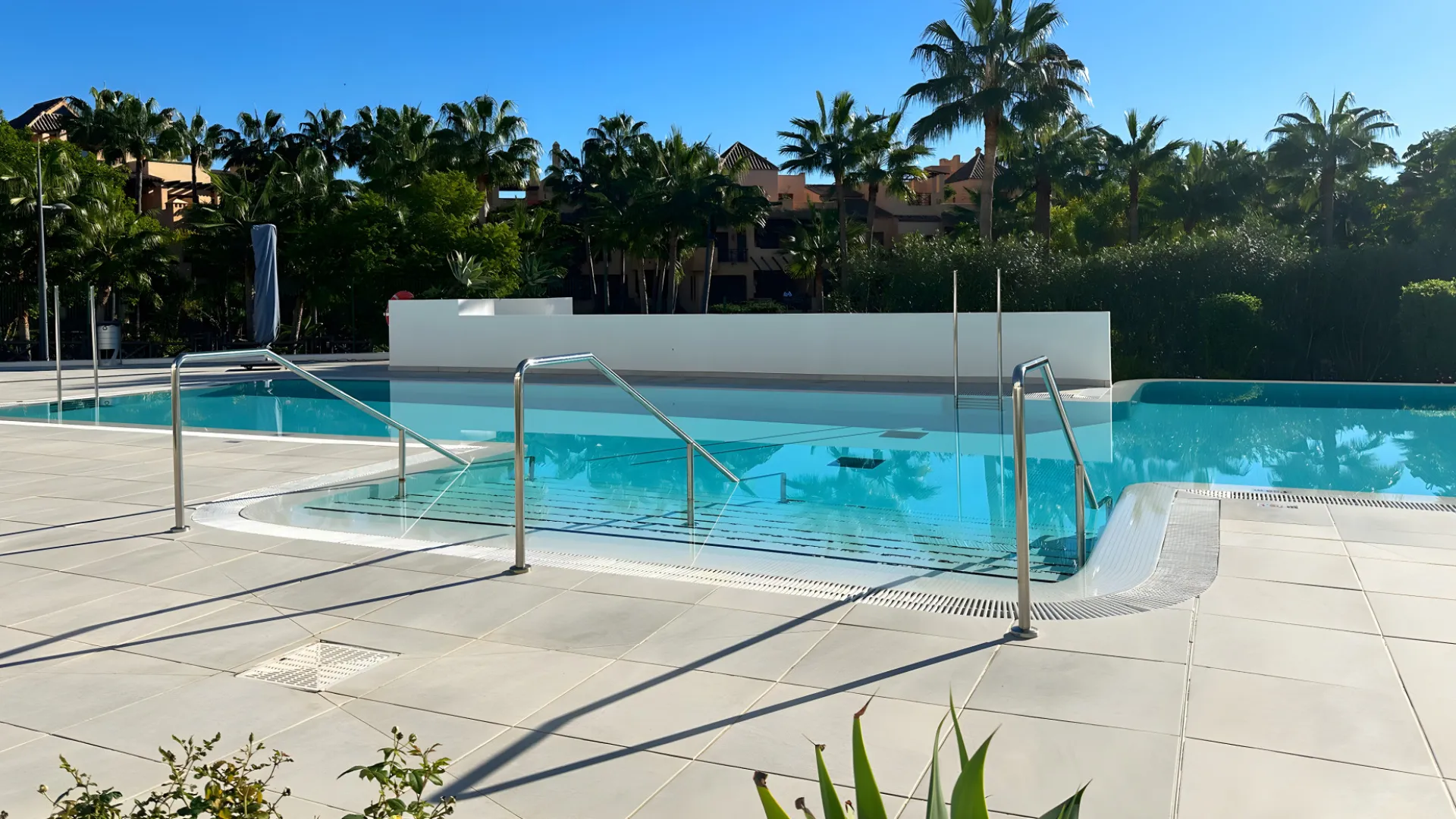 For sale apartment with 3 bedrooms in El Campanario Hills