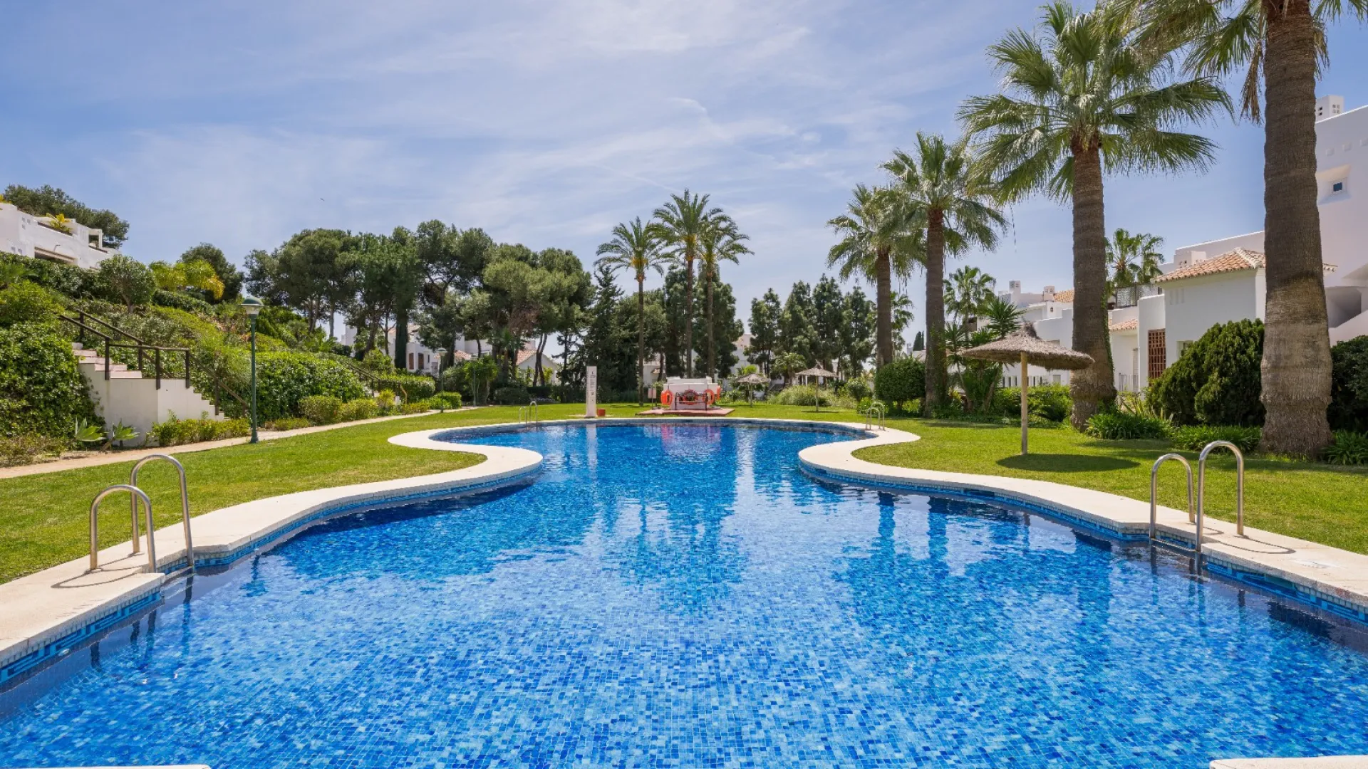 Buy Marbella City apartment with 3 bedrooms
