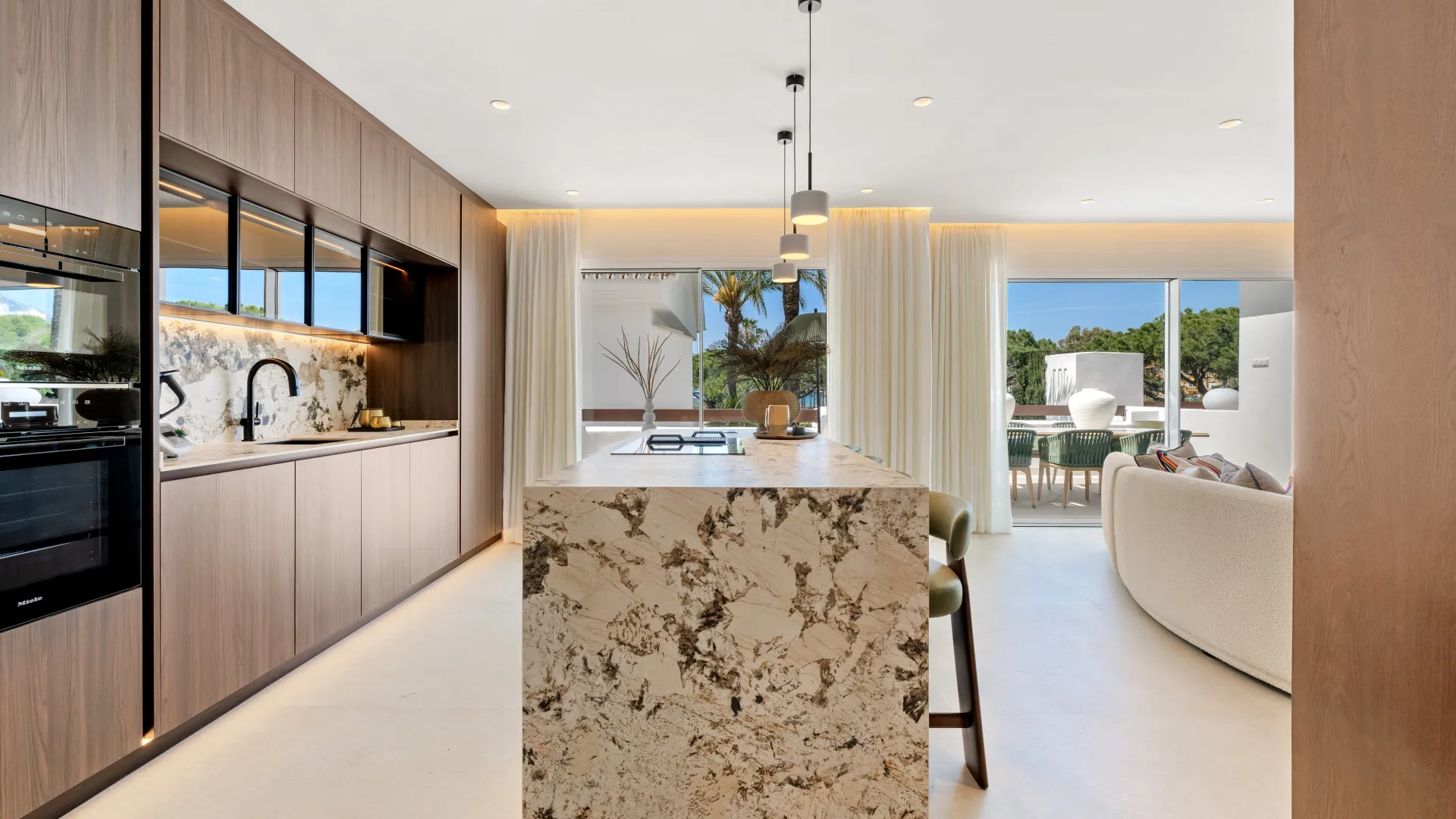 Buy Marbella City apartment with 3 bedrooms