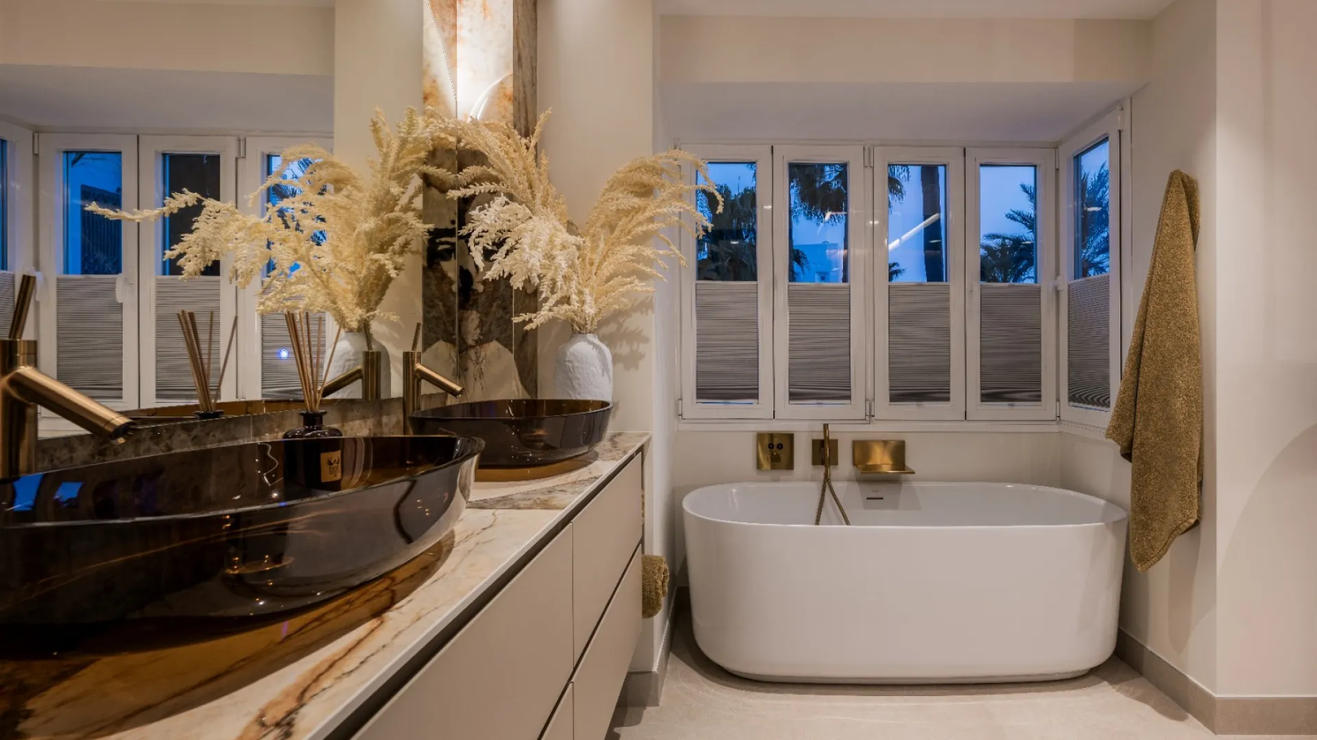 Buy Marbella City apartment with 3 bedrooms