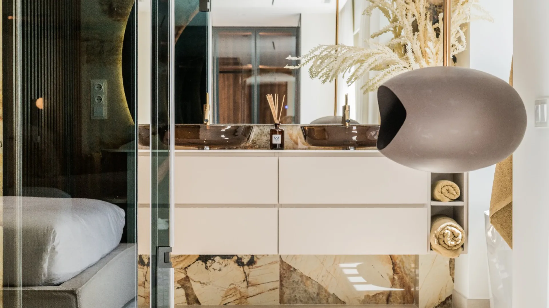 Buy Marbella City apartment with 3 bedrooms