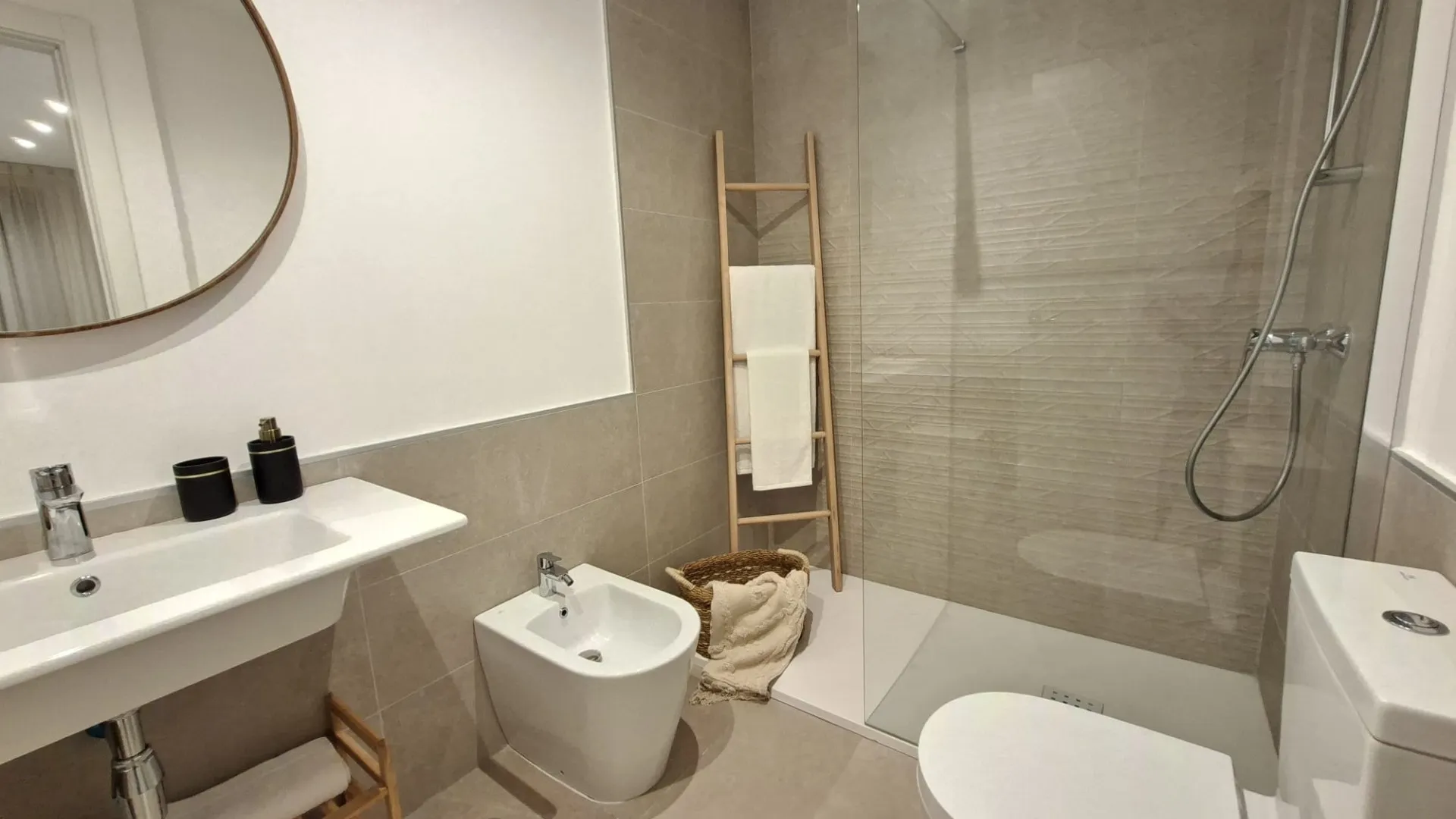 For sale 2 bedrooms apartment in Estepona Centre