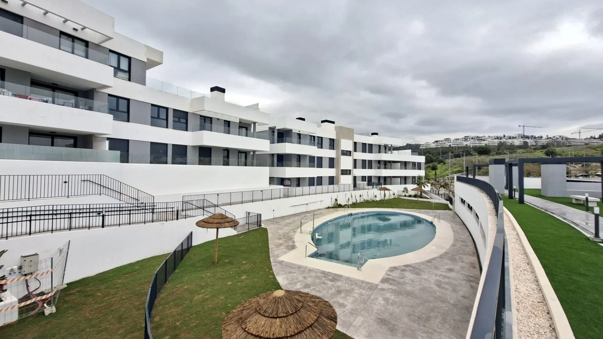 For sale 2 bedrooms apartment in Estepona Centre