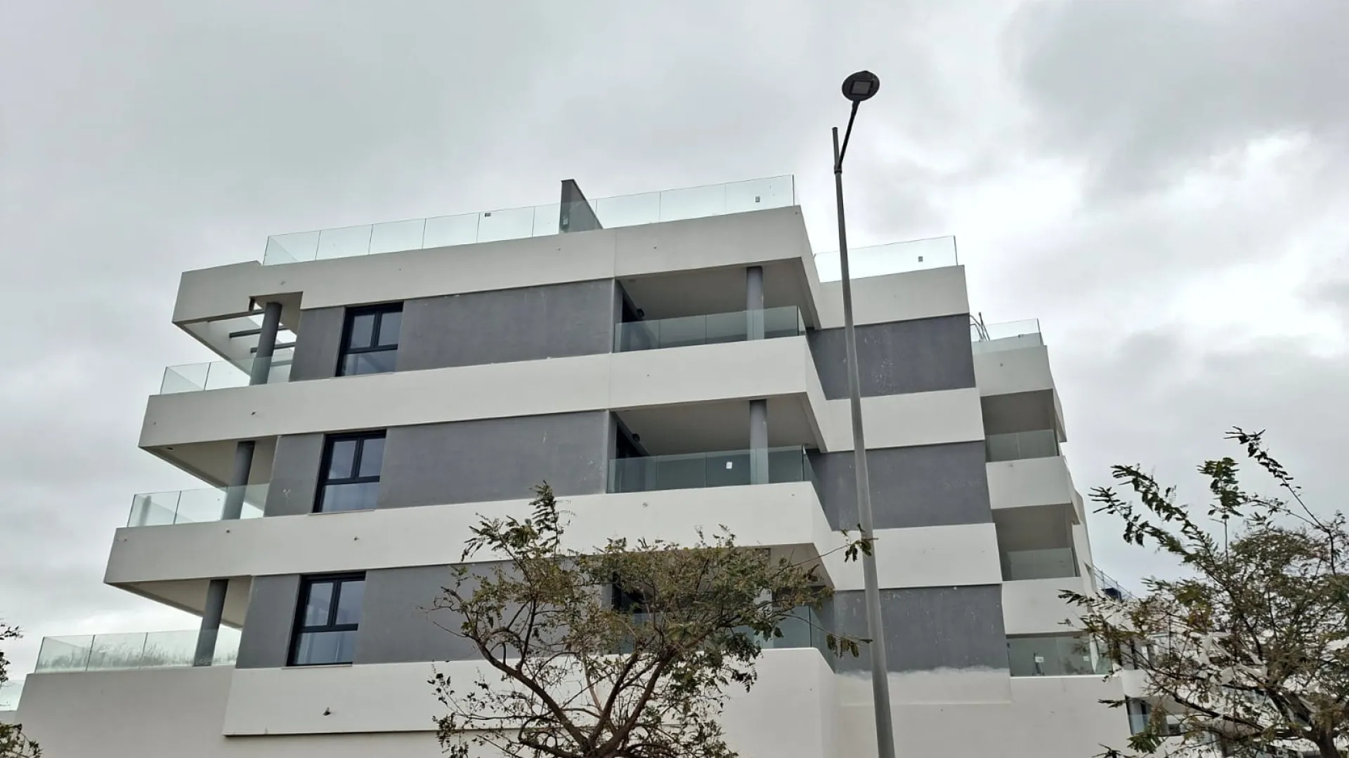 For sale 2 bedrooms apartment in Estepona Centre