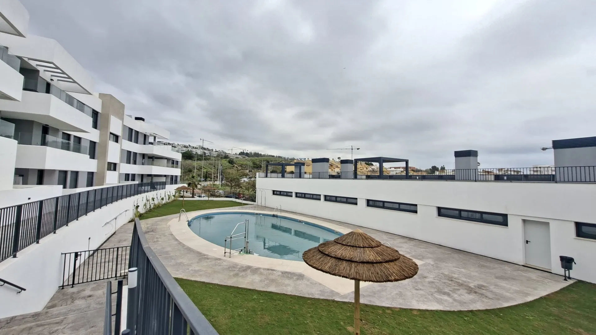 For sale 2 bedrooms apartment in Estepona Centre