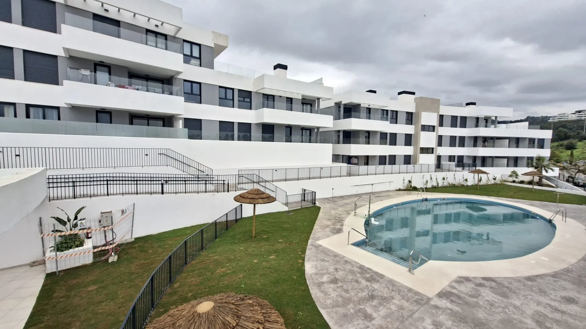 For sale 2 bedrooms apartment in Estepona Centre