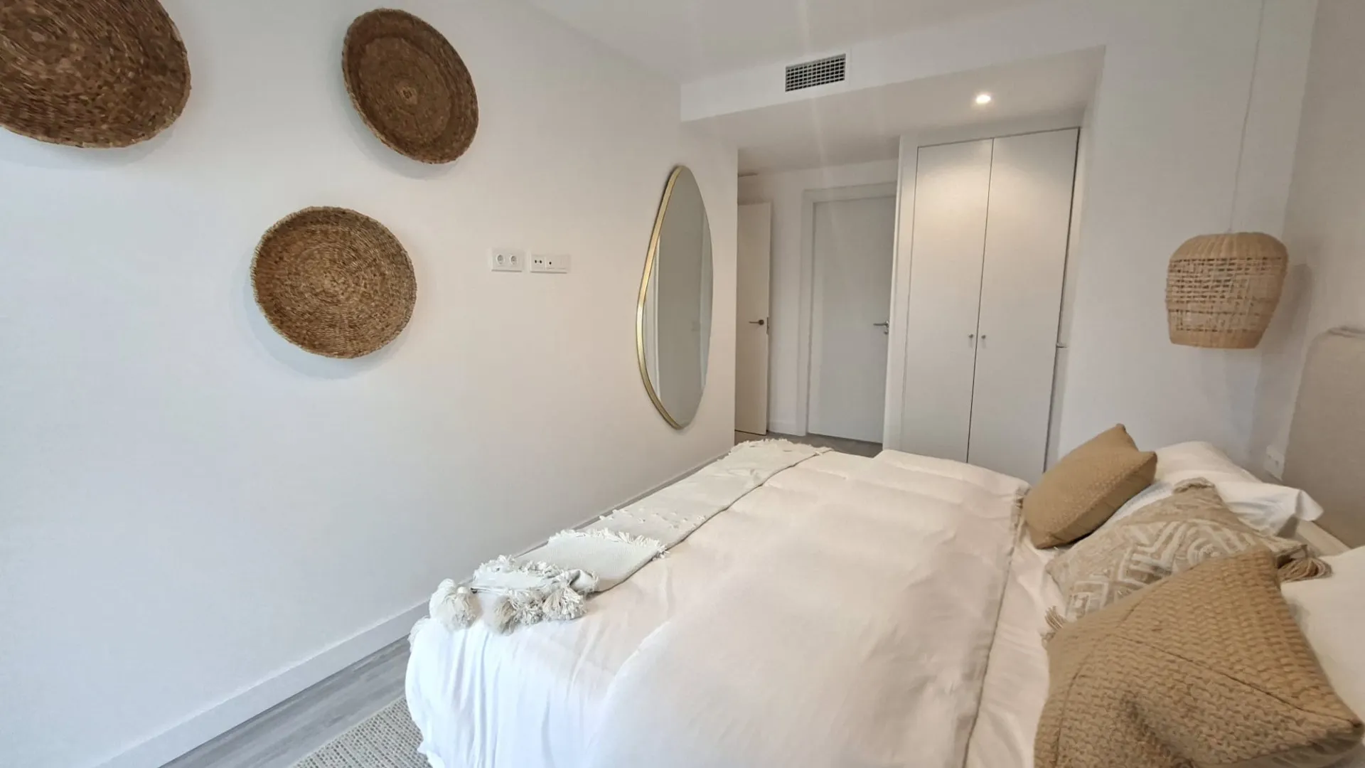 For sale 2 bedrooms apartment in Estepona Centre