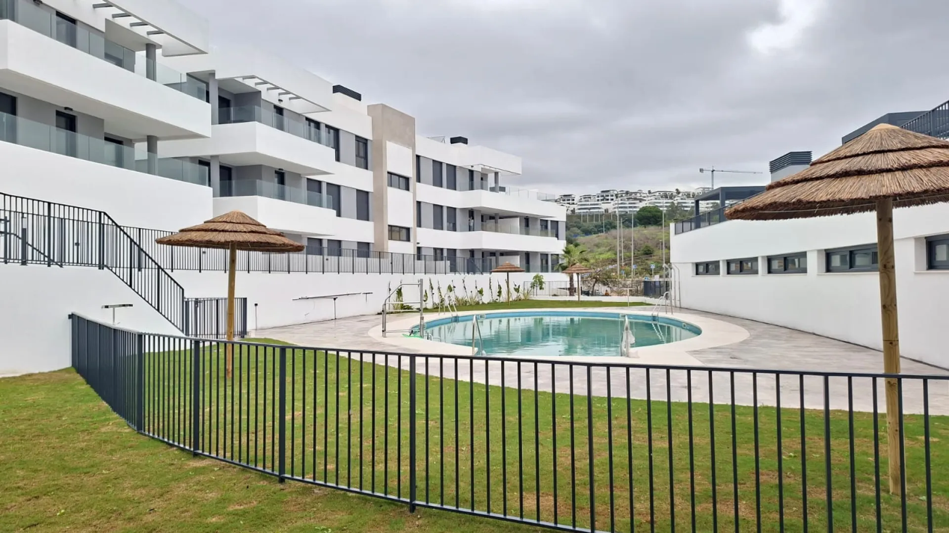 For sale 2 bedrooms apartment in Estepona Centre