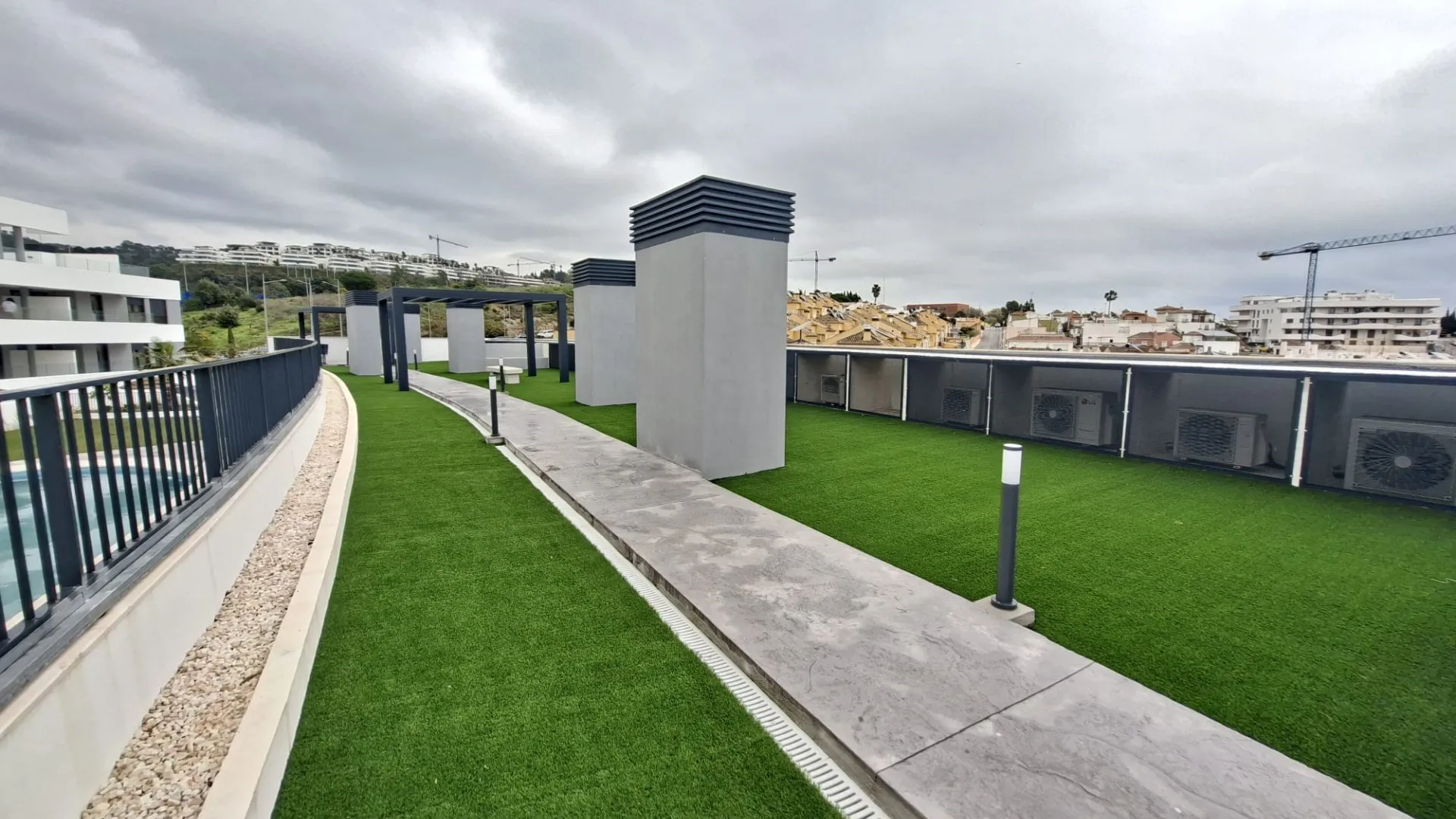For sale 2 bedrooms apartment in Estepona Centre