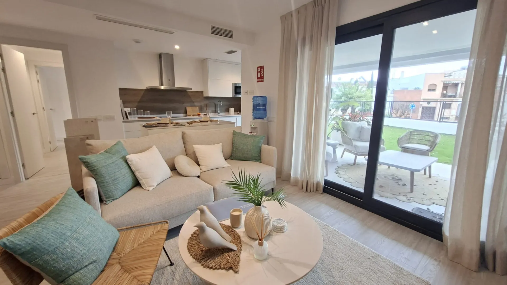 For sale 2 bedrooms apartment in Estepona Centre