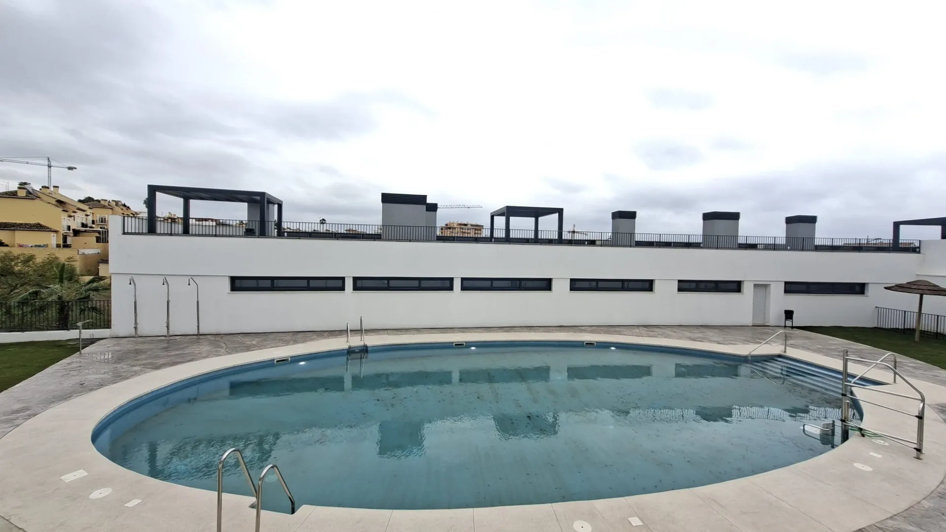 For sale 2 bedrooms apartment in Estepona Centre