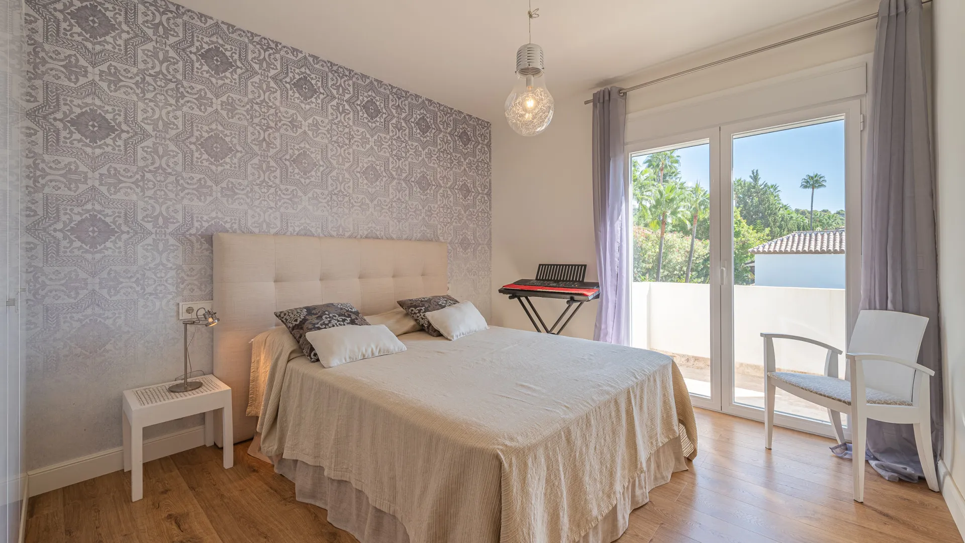 For sale villa in Nueva Andalucia