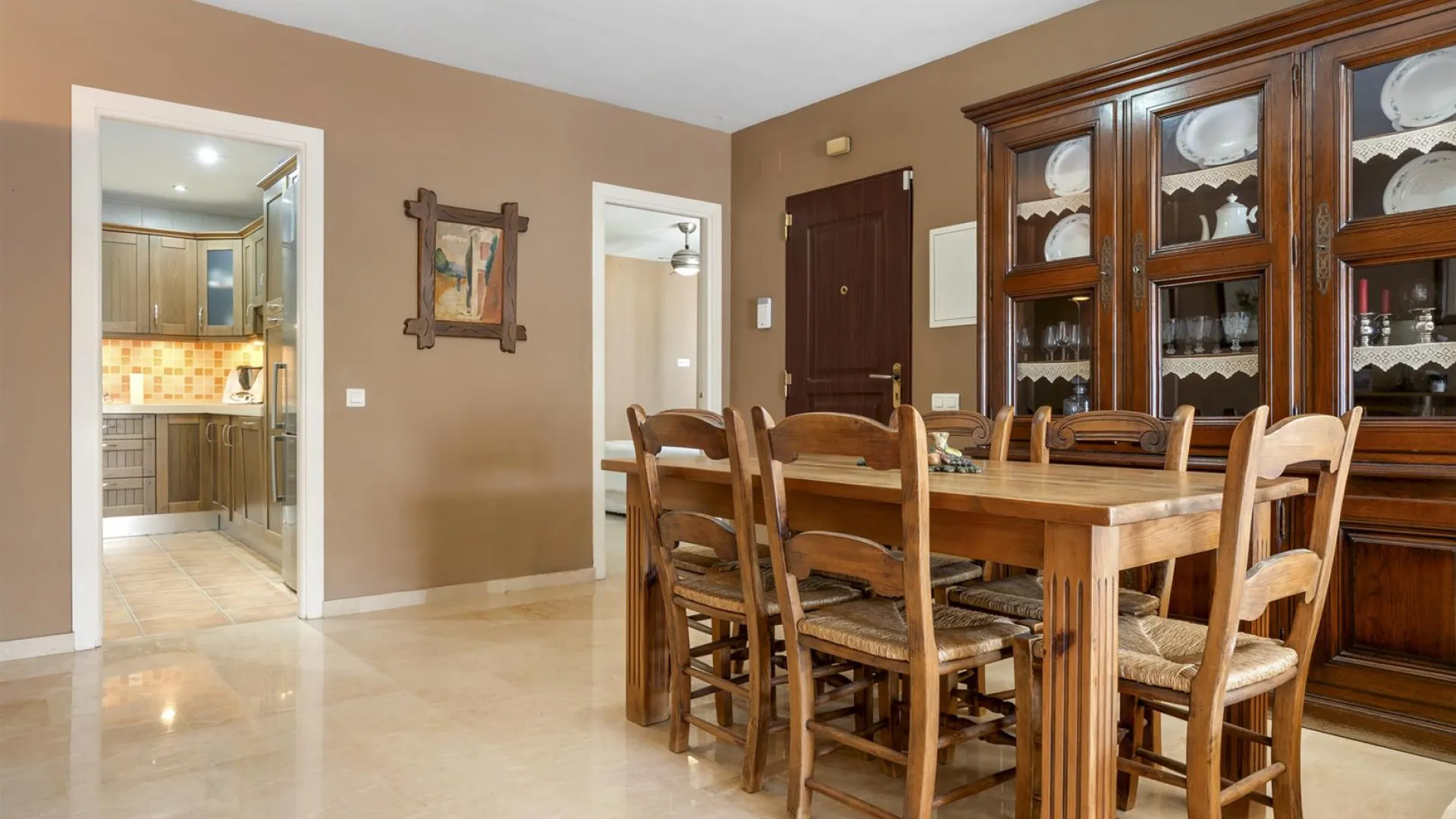 Ground floor apartment with 3 bedrooms for sale in Nueva Andalucia