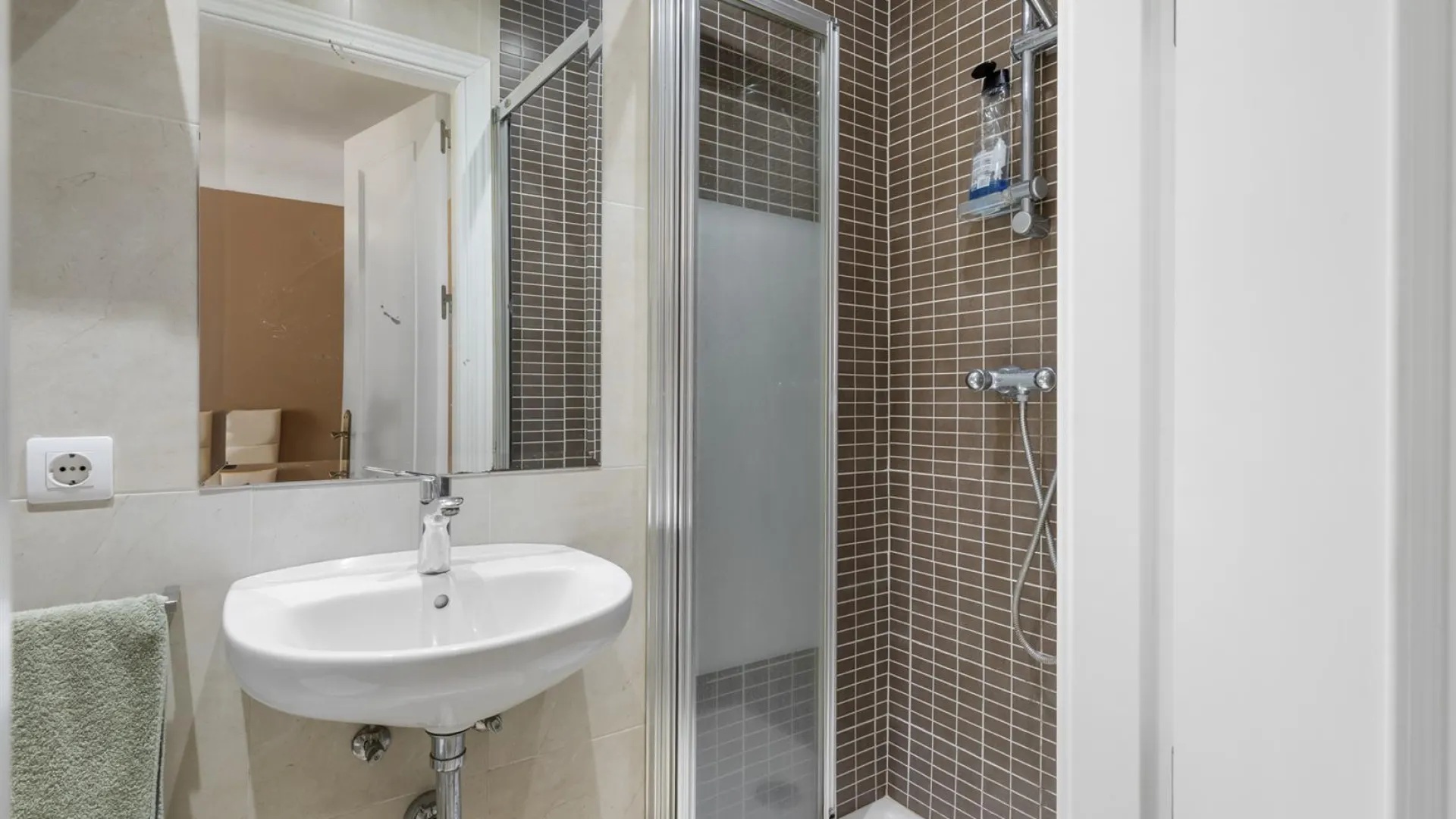 Ground floor apartment with 3 bedrooms for sale in Nueva Andalucia